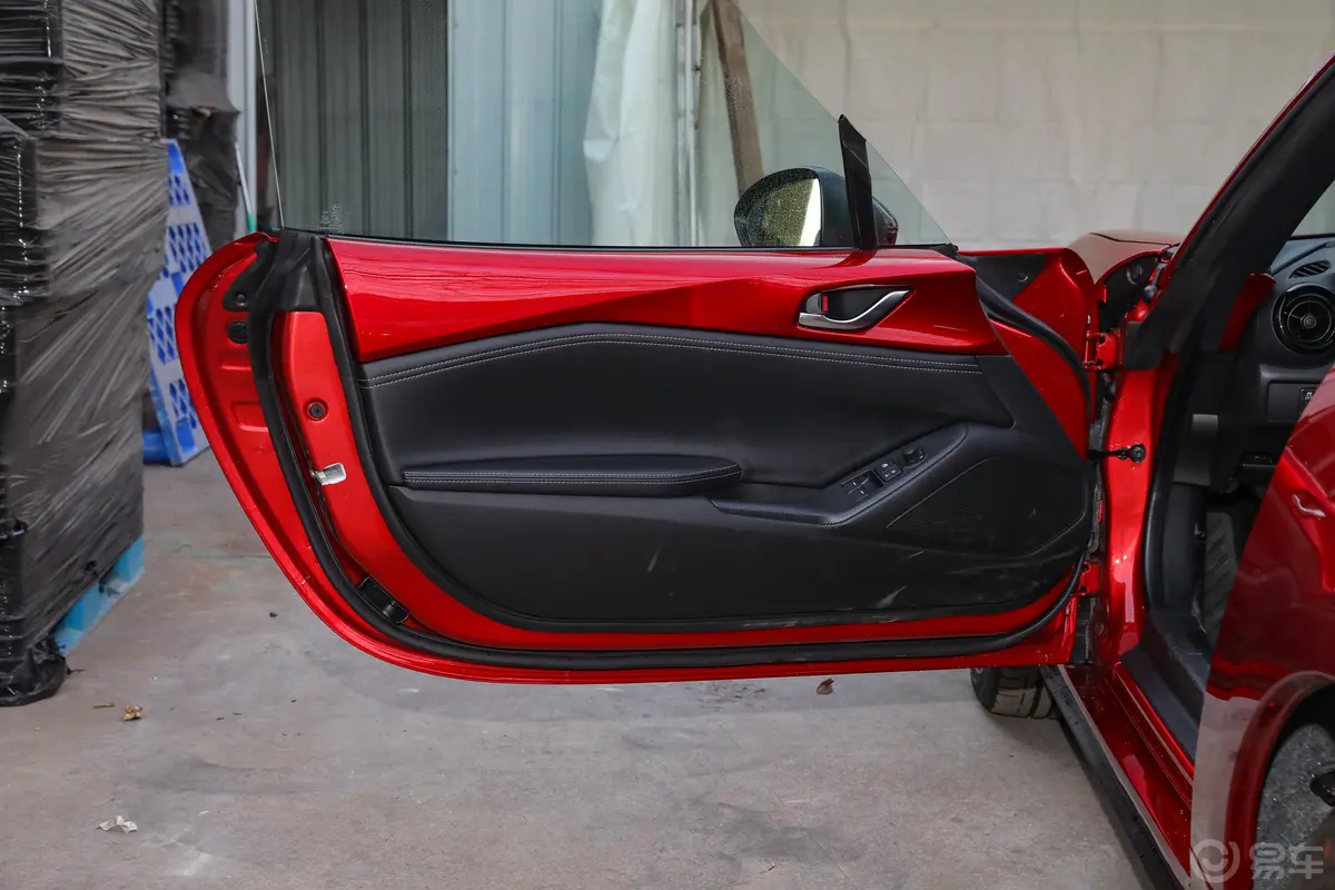 马自达MX-5Miata RF 硬顶敞篷车 顶配版主驾驶位