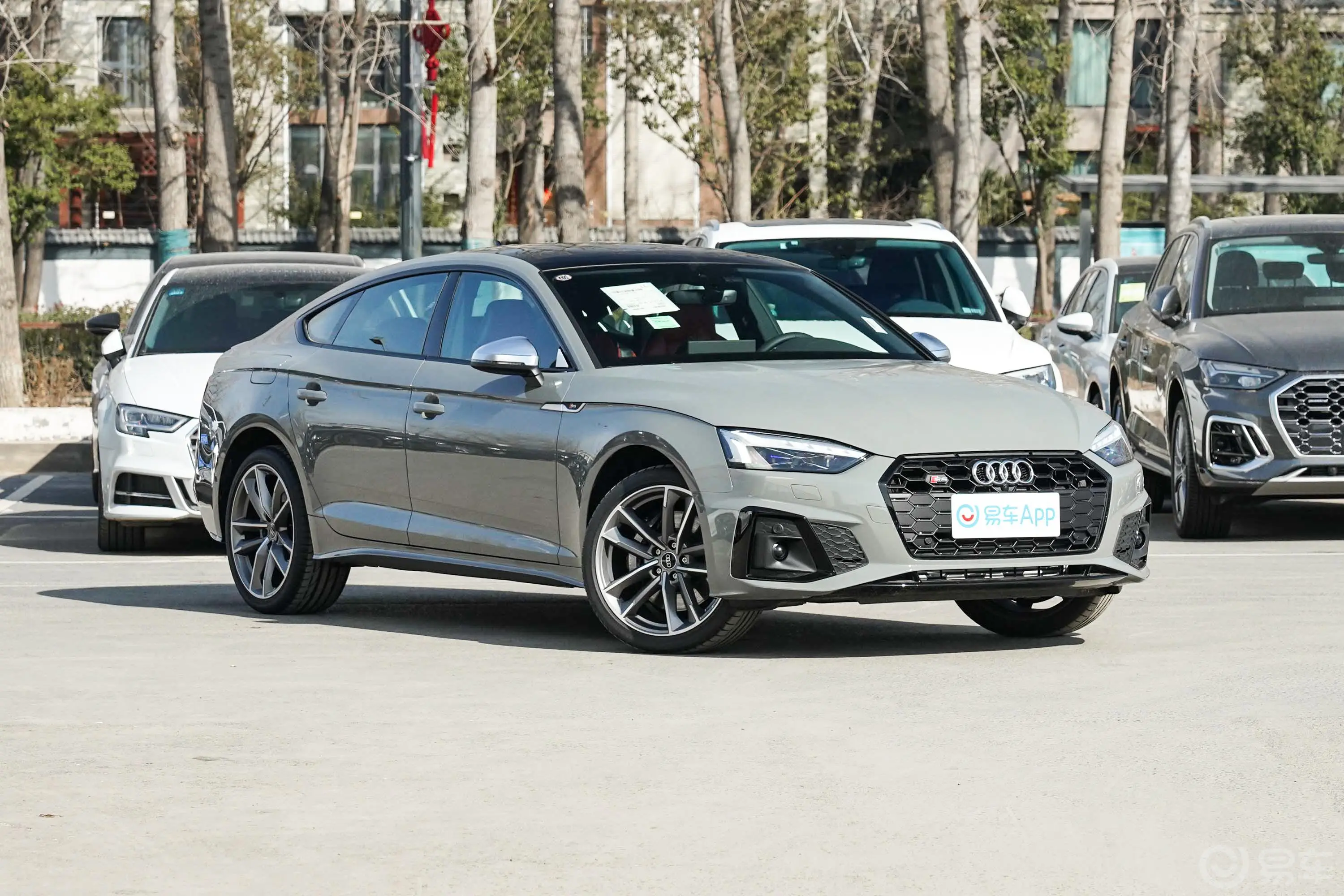 奥迪S53.0T Sportback侧前45度车头向右水平