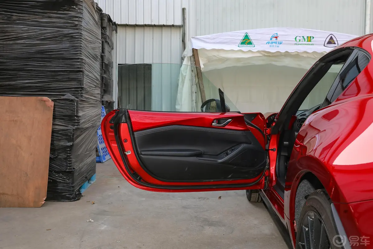 马自达MX-5Miata RF 硬顶敞篷车 顶配版驾驶员侧前车门
