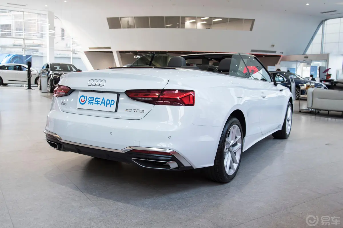 奥迪A5Cabriolet 40 TFSI 时尚动感型敞篷状态