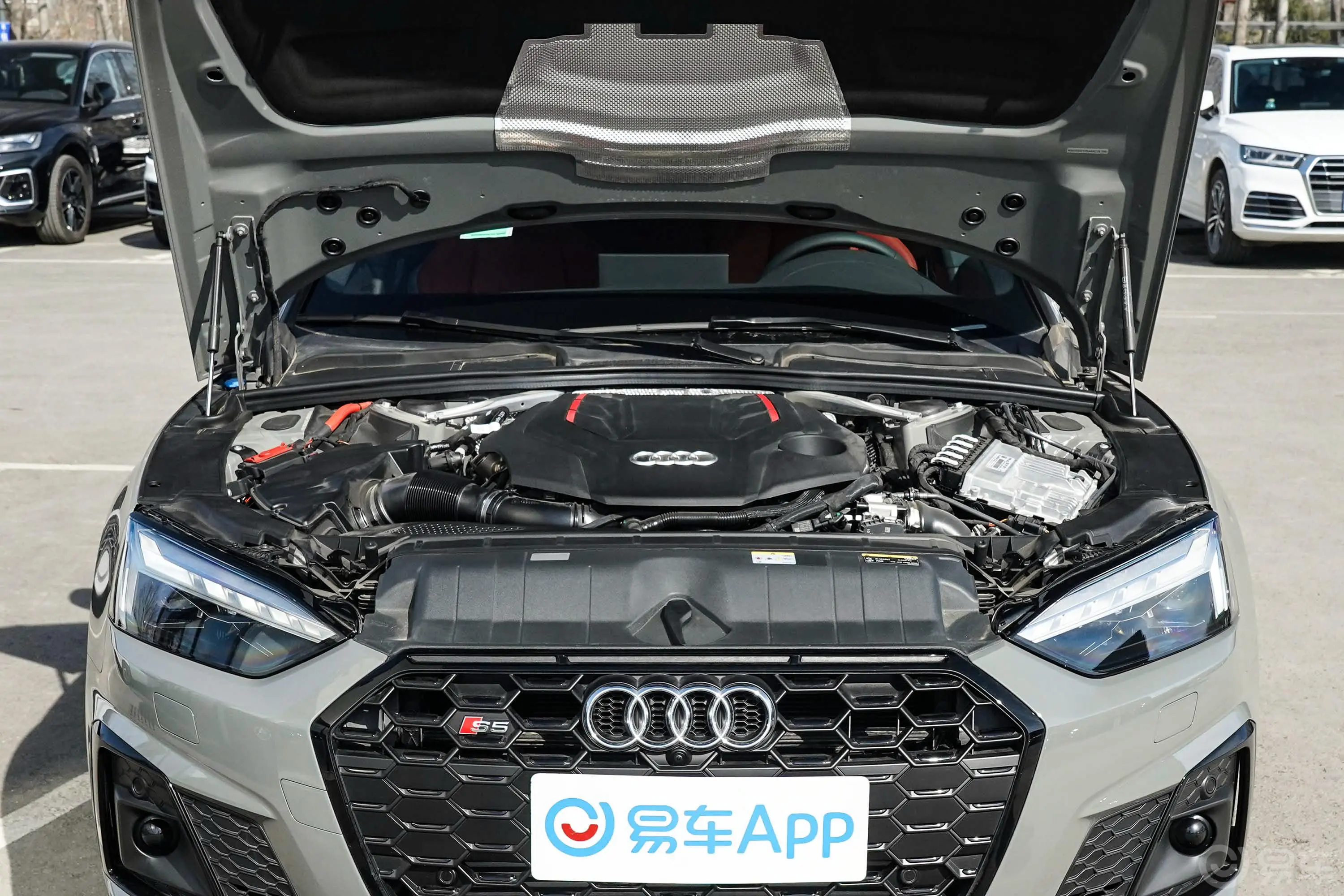 奥迪S53.0T Sportback发动机舱整体