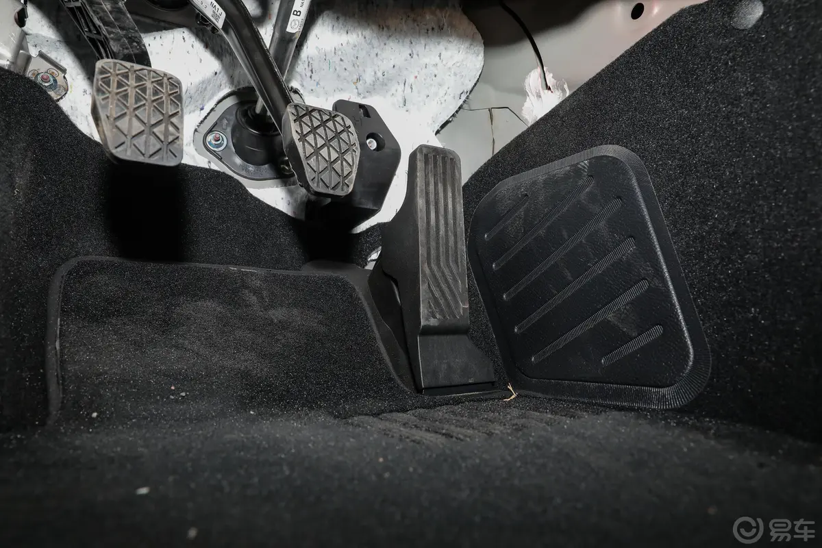 马自达MX-5Miata RF 硬顶敞篷车 顶配版脚踏板