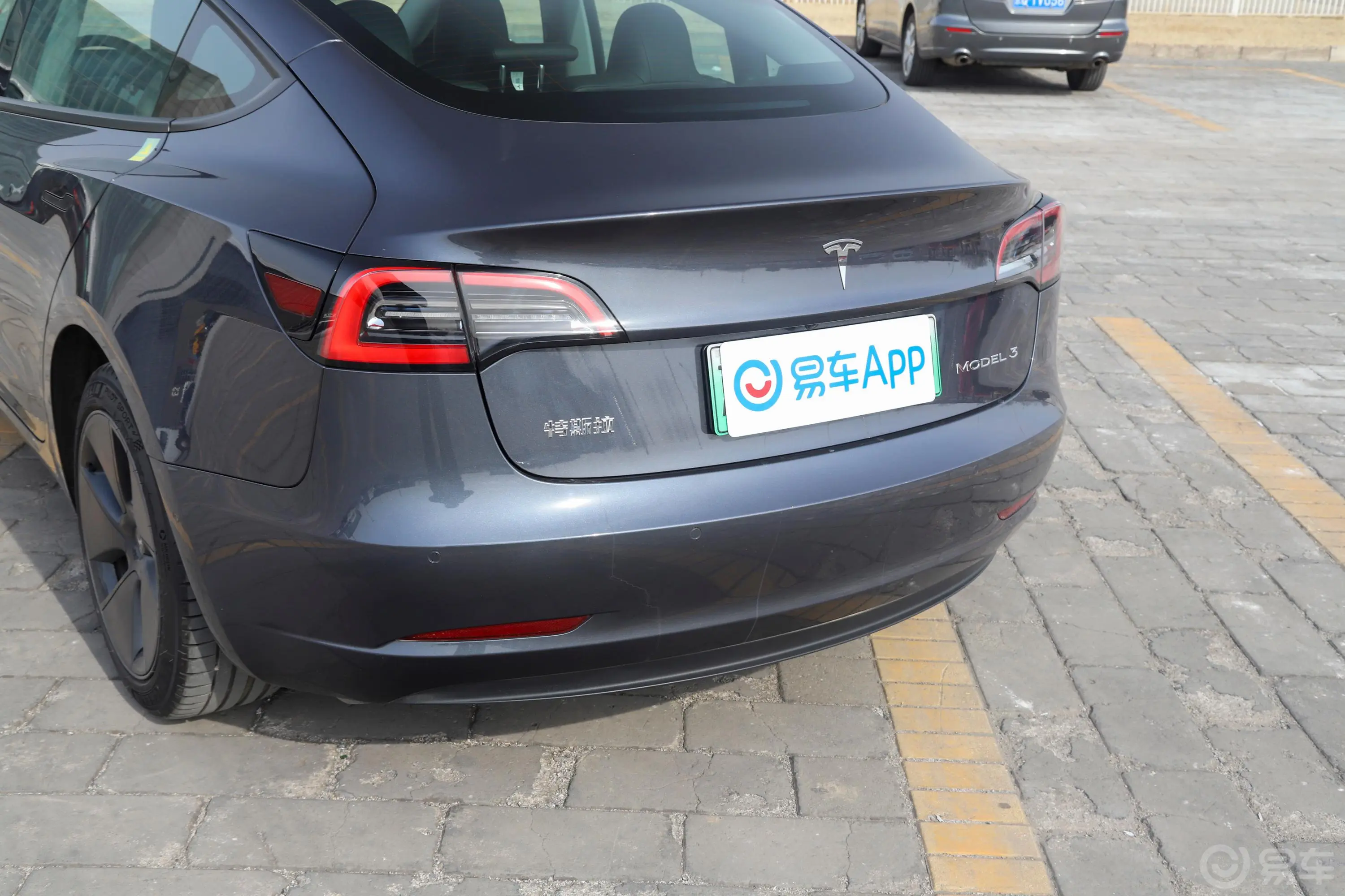 Model 3556km 后轮驱动版车后雷达