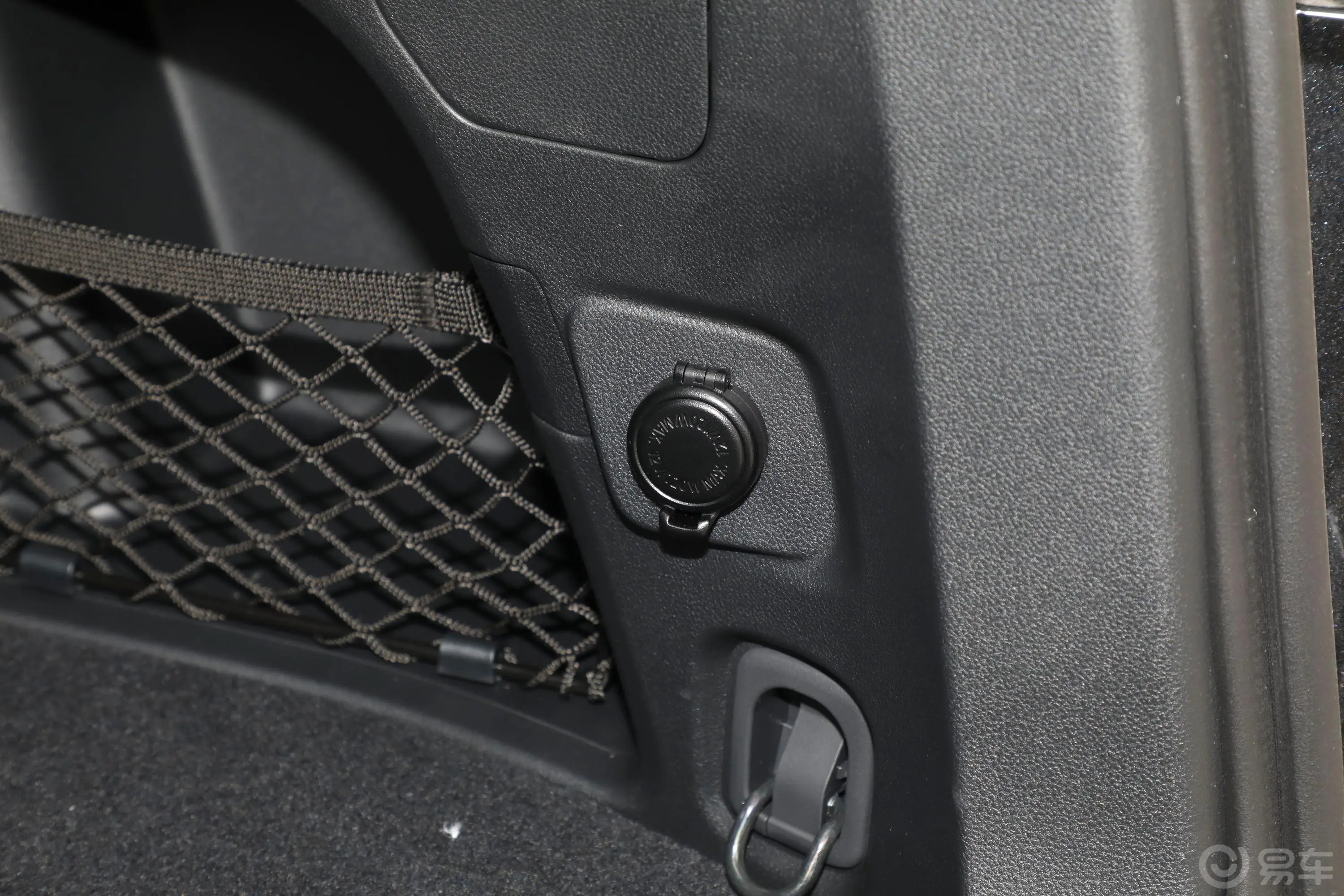 傲虎2.5i AWD探享版EyeSight后备厢