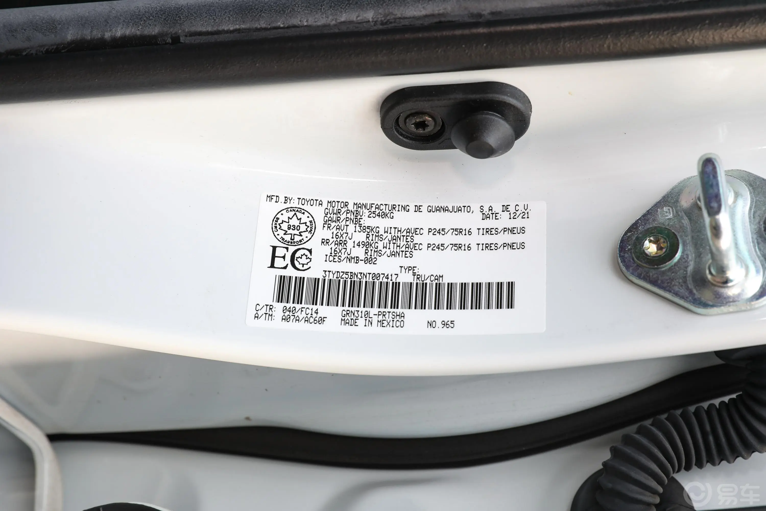 TacomaSR5 3.5L 长轴标准版胎压信息铭牌