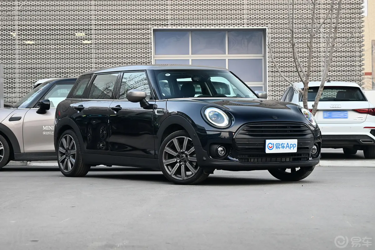 MINI CLUBMAN改款 1.5T COOPER 鉴赏家侧后45度车头向右水平