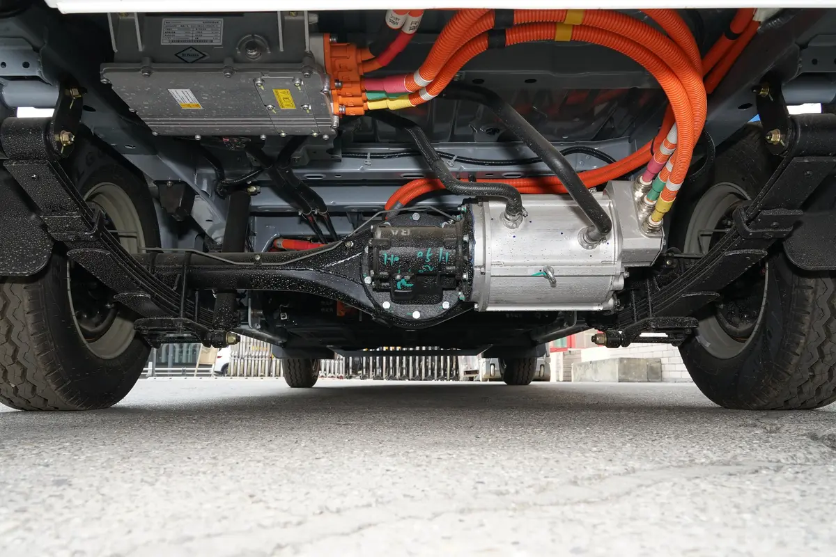 睿行EM80260km 平顶背掀门 TZ180XSIN102 2座后悬架整体
