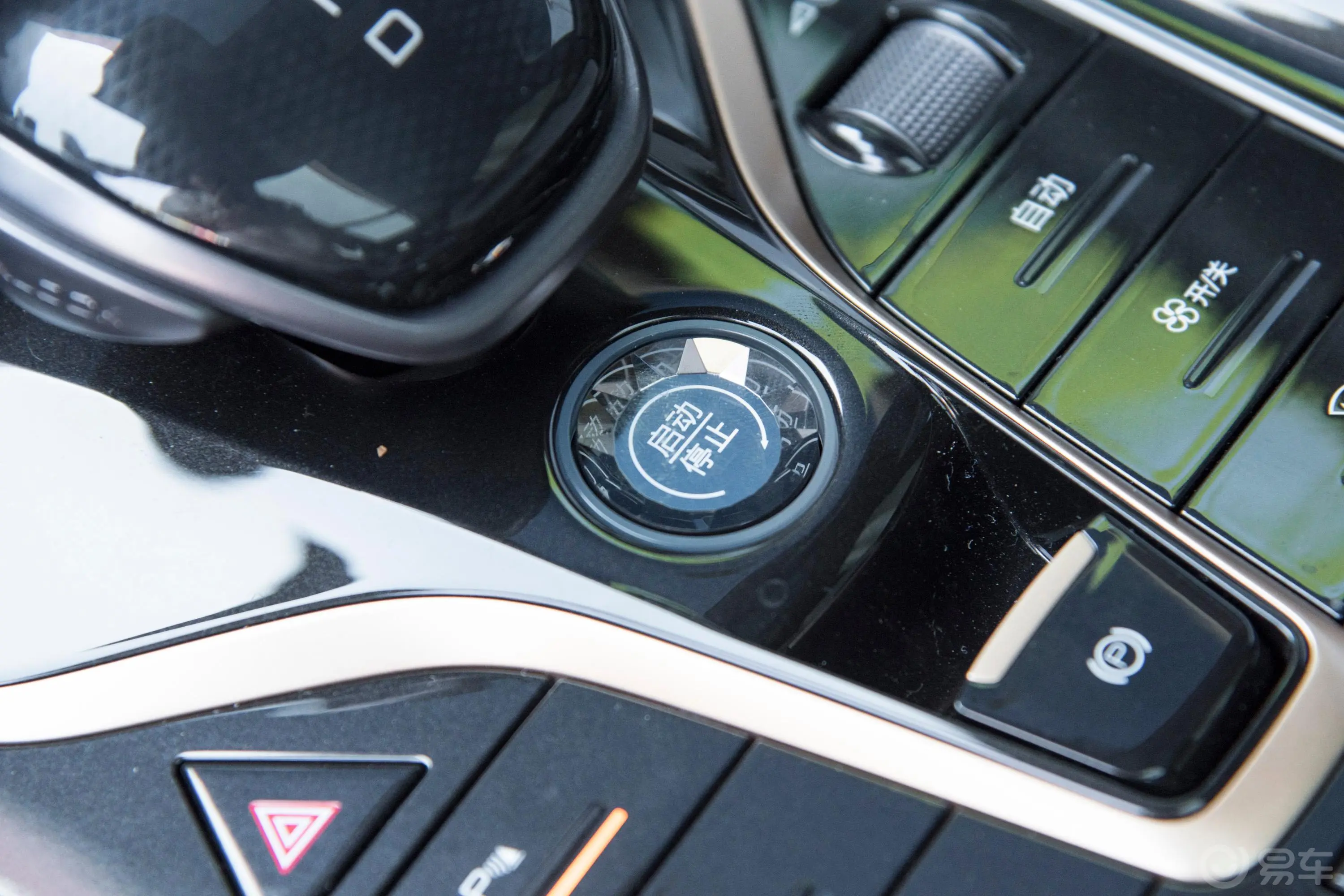 护卫舰07DM-i 1.5T 100km 两驱豪华型钥匙孔或一键启动按键