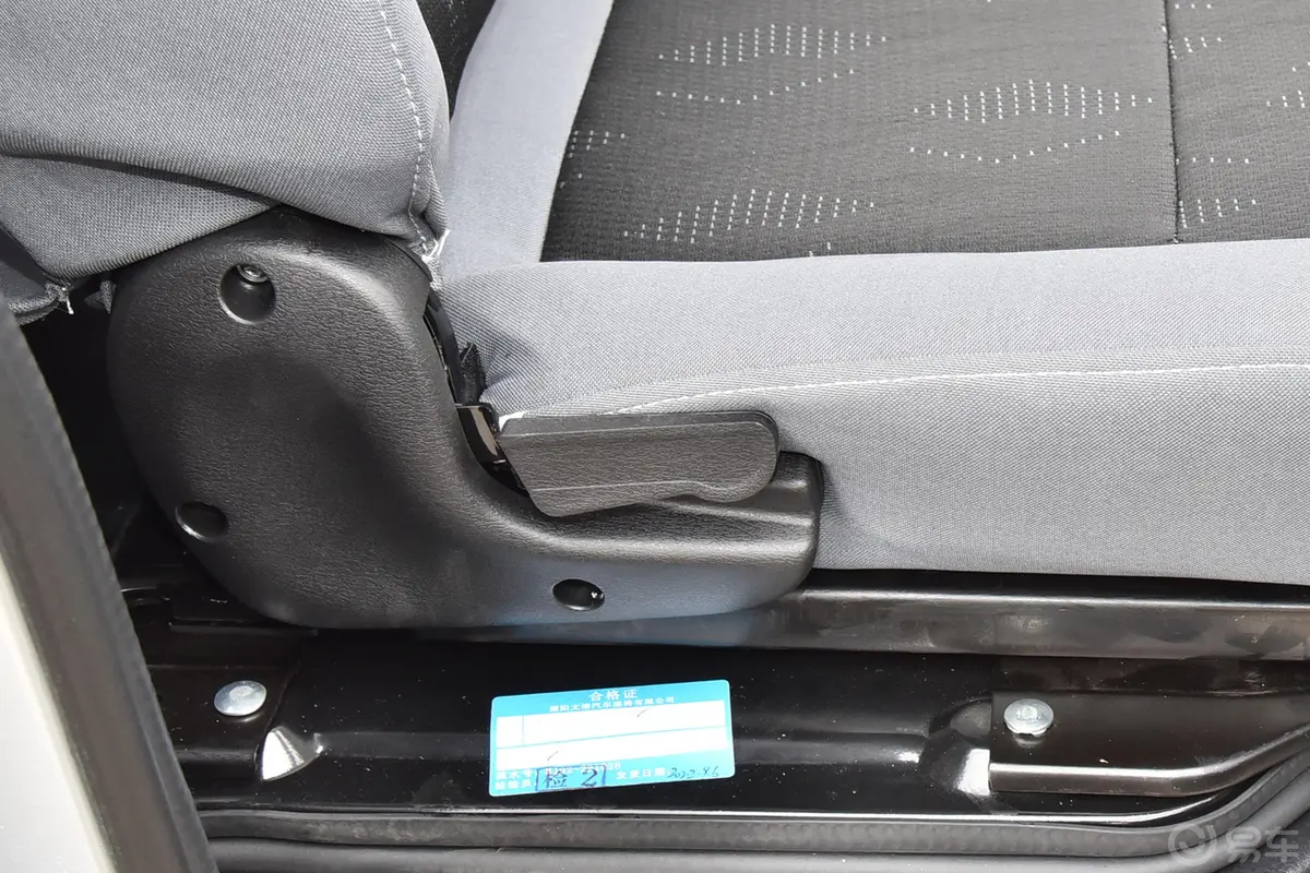 斑马1.5L 单排加长轴距栏板车舒适型副驾座椅调节