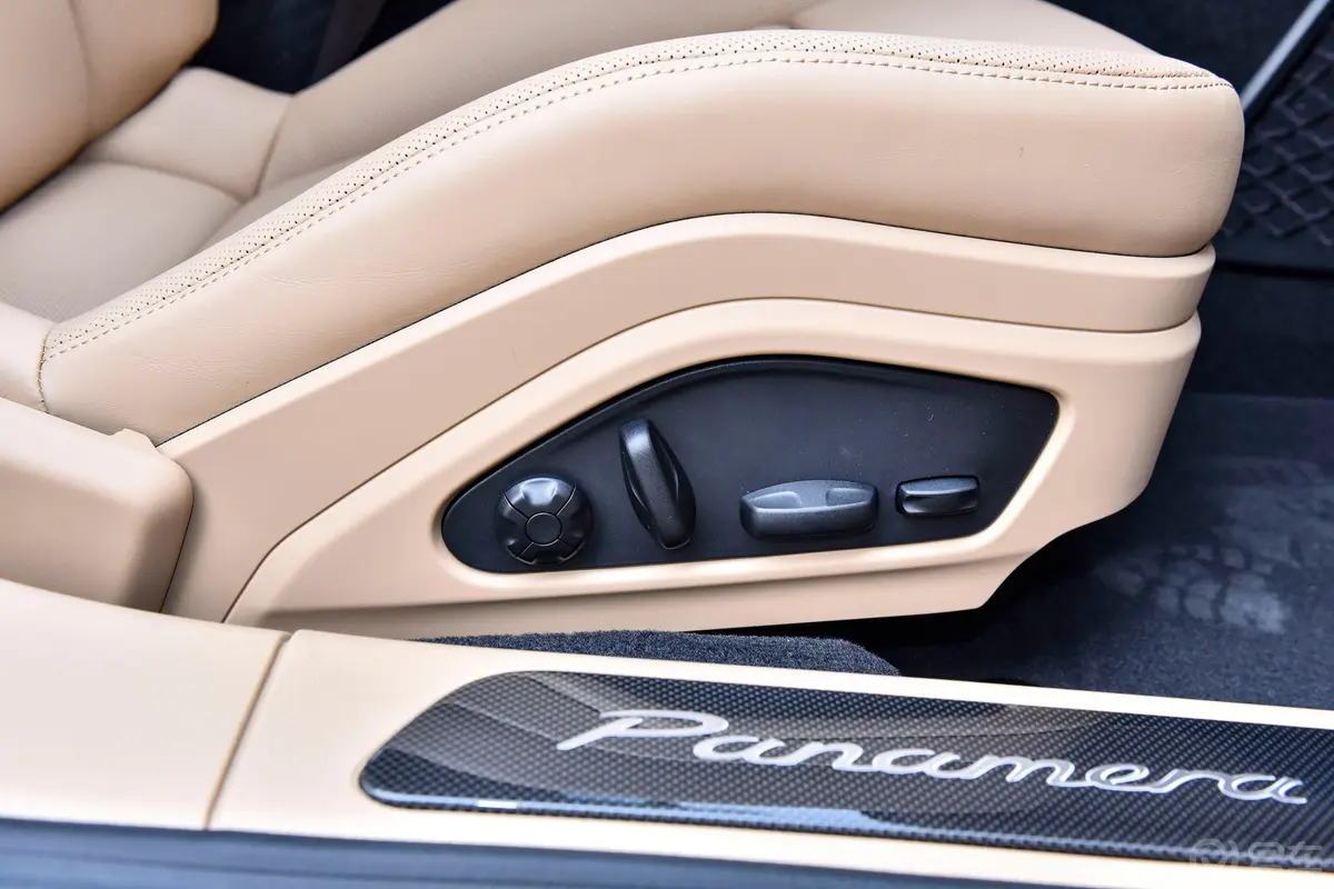 PanameraPanamera Turbo S 行政加长版 4.0T副驾座椅调节