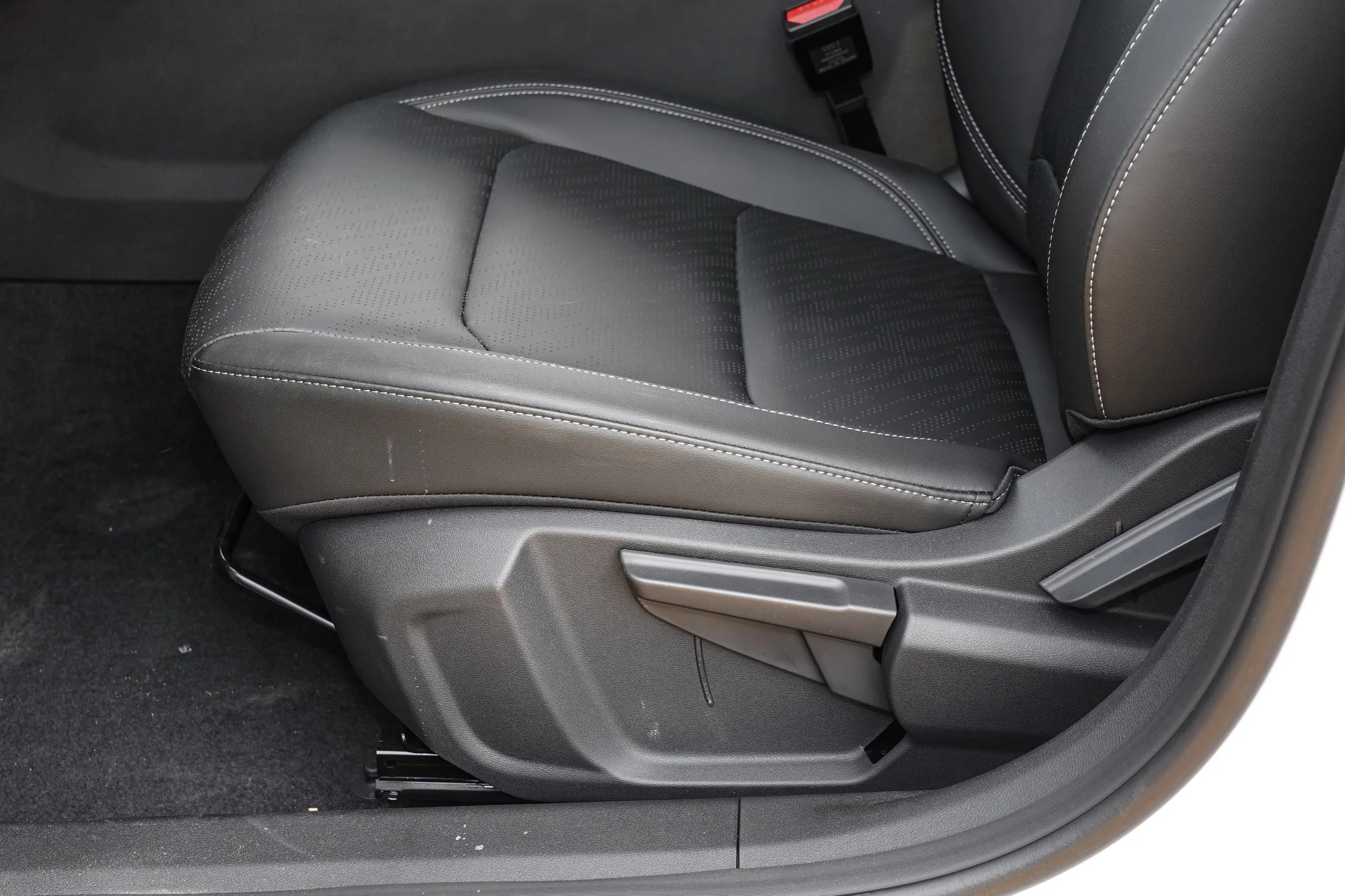 帝豪第4代 1.5L CVT亚运版主驾座椅调节