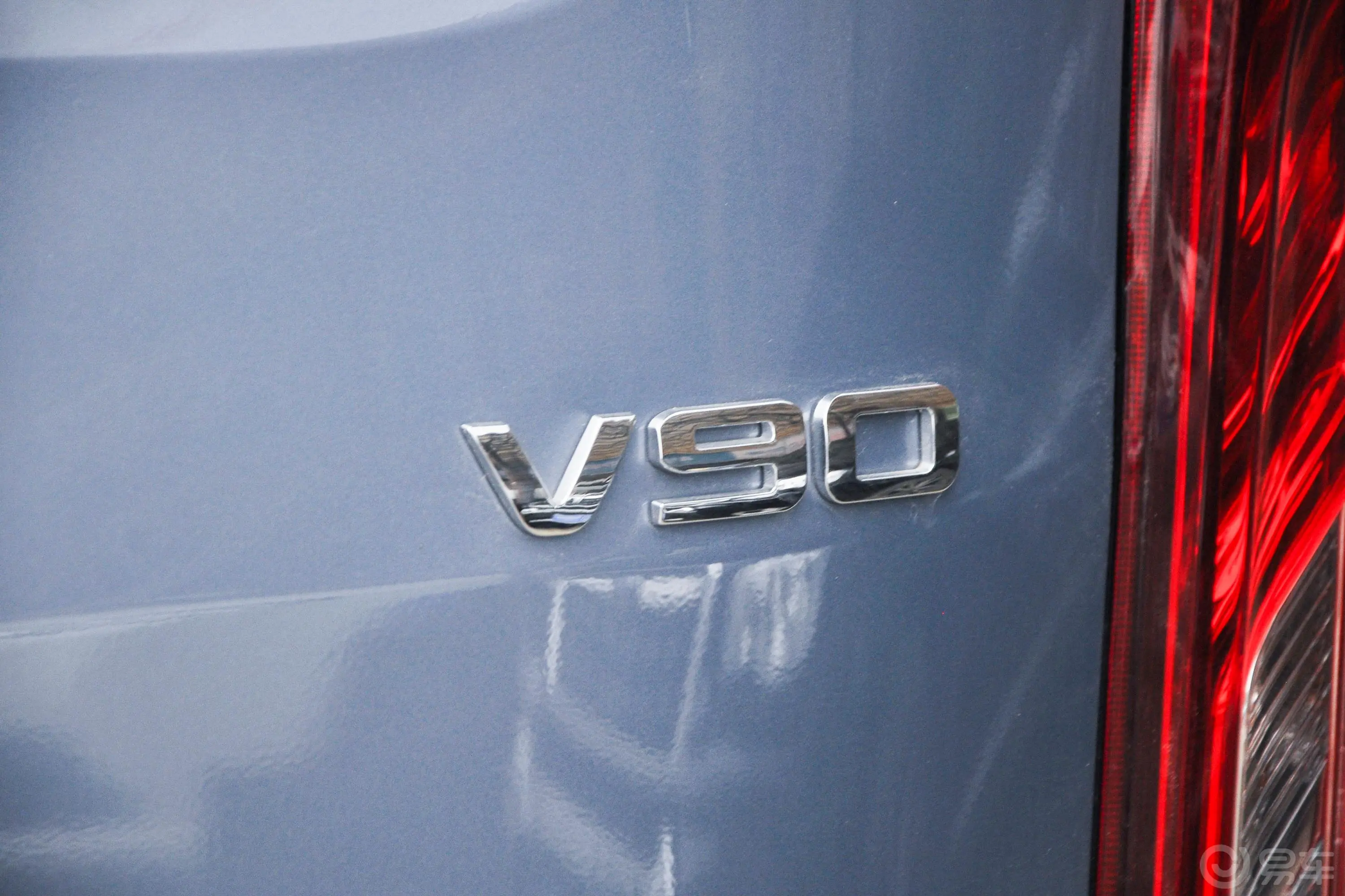 新途V90智达营运版 2.0T 自动后驱单胎长轴高顶 9座外观细节