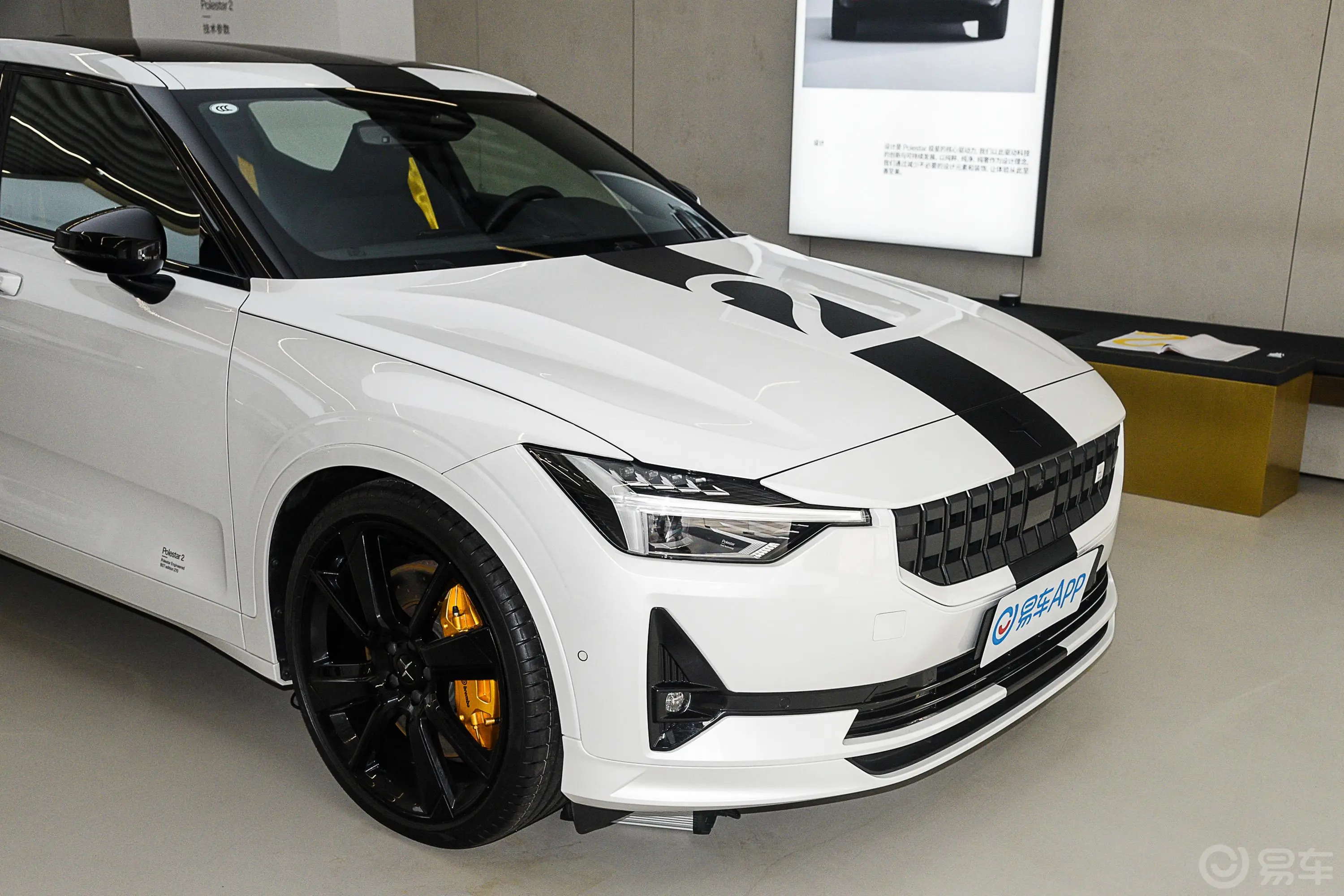 Polestar 2BST Edition 270前格栅侧俯拍