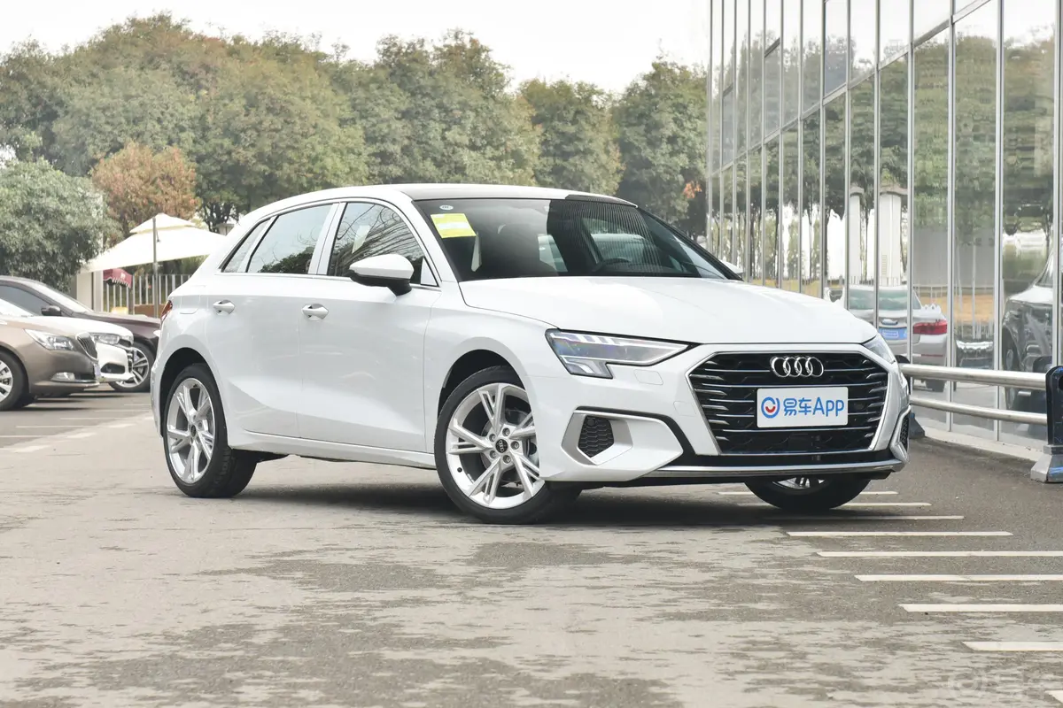 奥迪A3Sportback 35 TFSI 时尚致雅型胎压信息铭牌