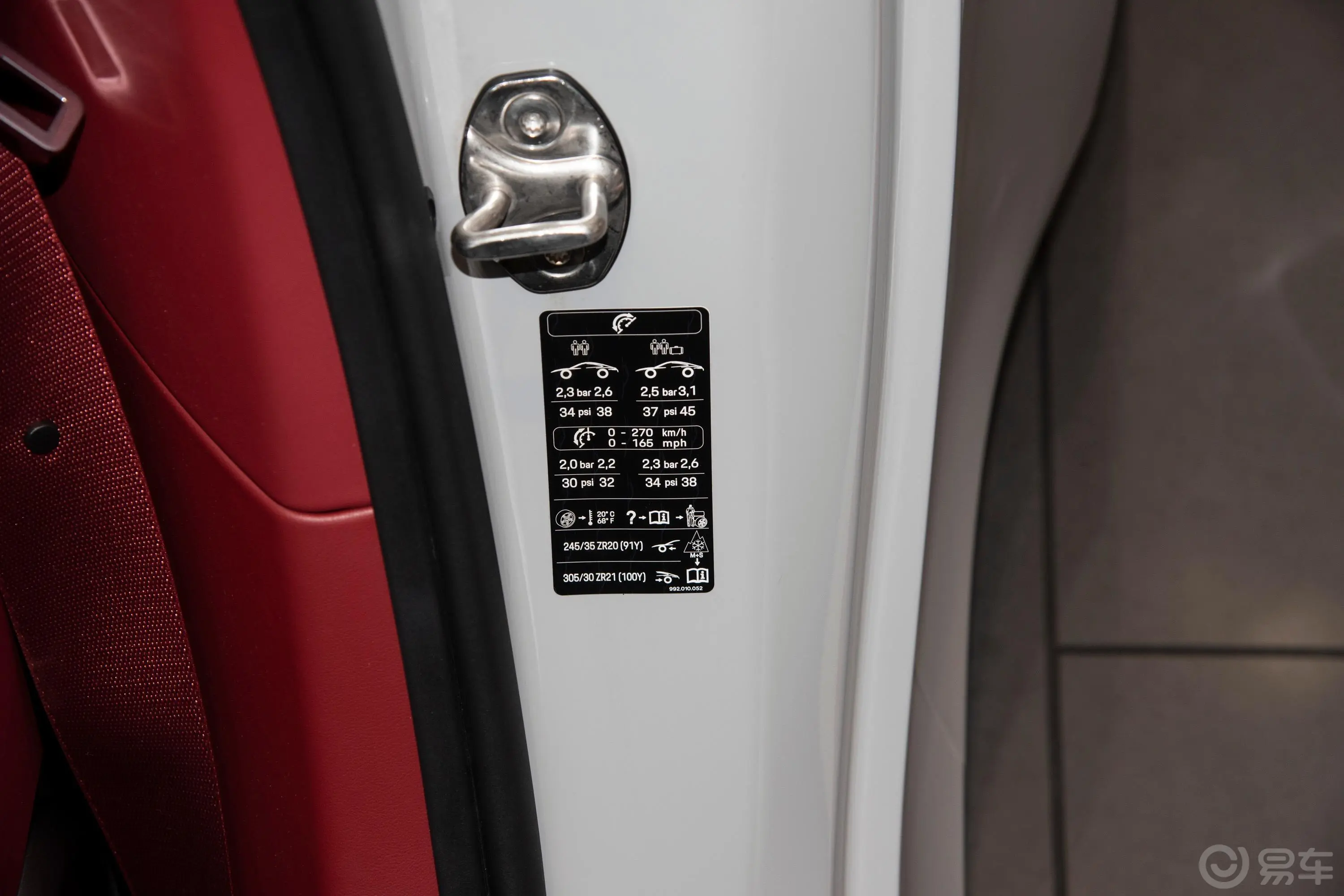 保时捷911Targa 4 3.0T胎压信息铭牌