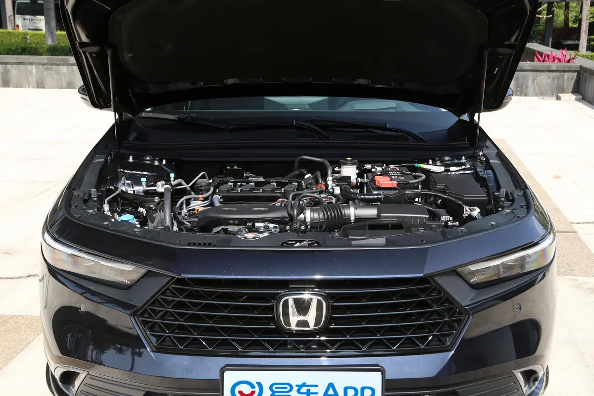 雅阁260TURBO 卓越版发动机舱整体