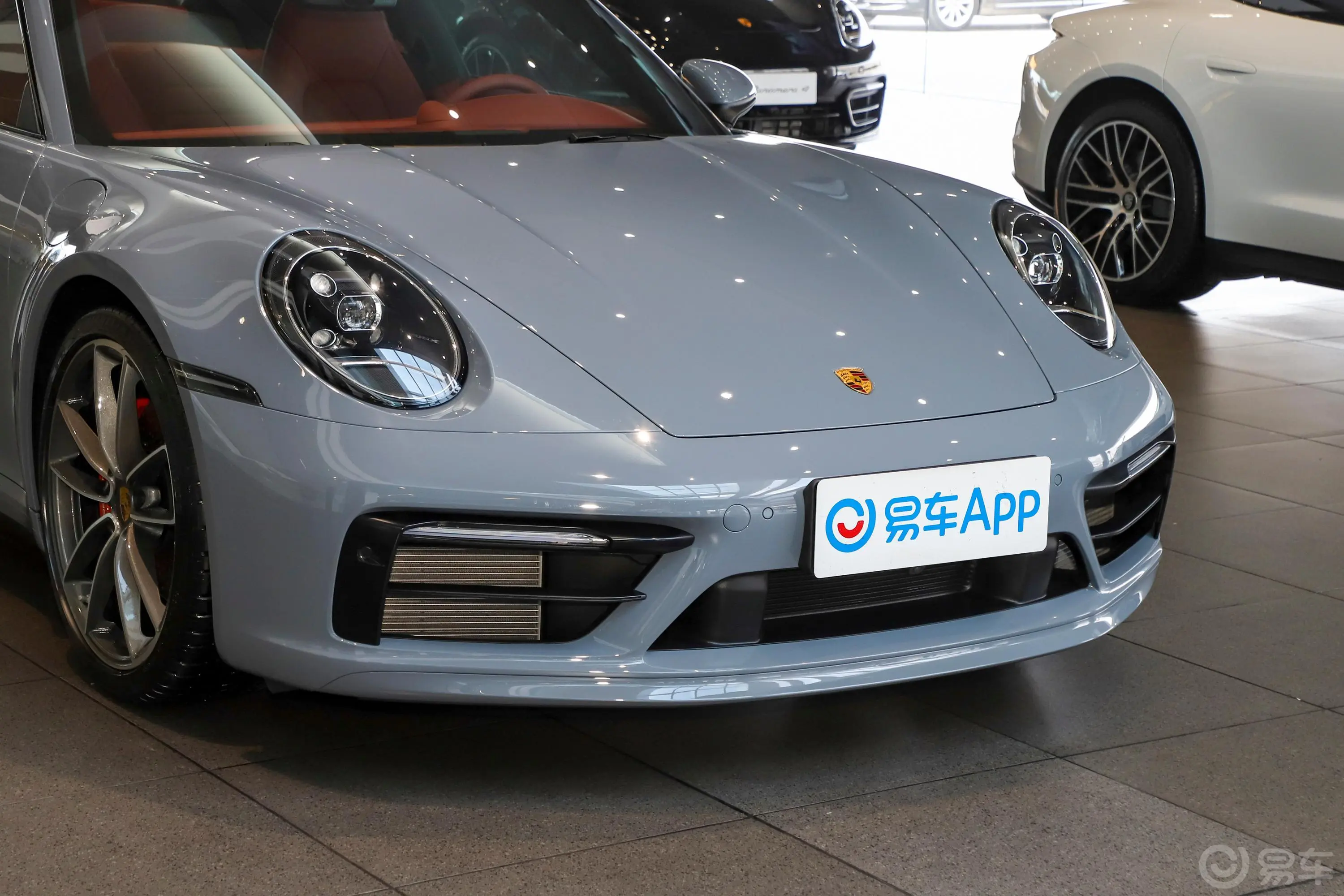 保时捷911Carrera S 3.0T前格栅侧俯拍