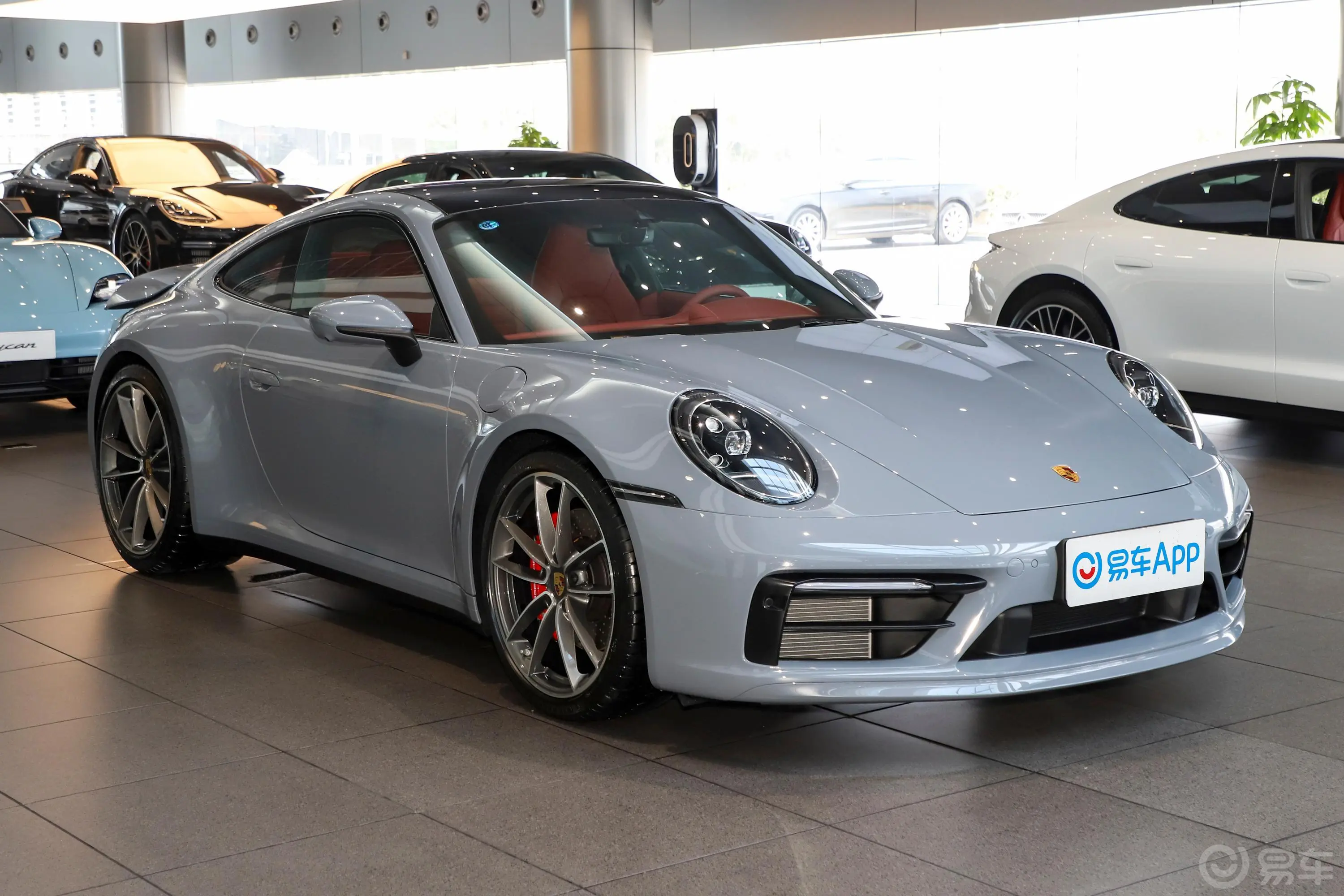 保时捷911Carrera S 3.0T侧前45度车头向右水平