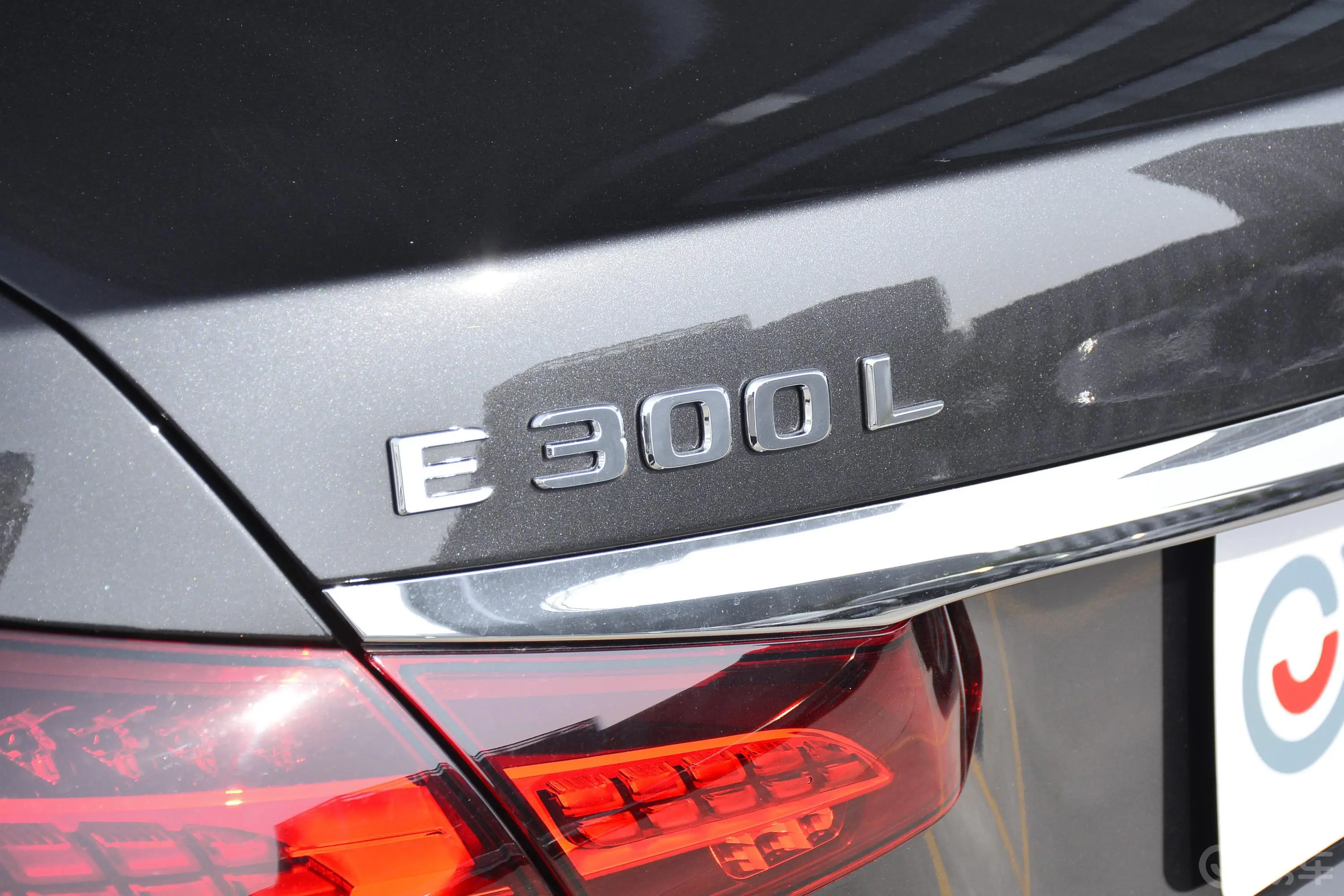 奔驰E级E 300 L 运动豪华型外观细节