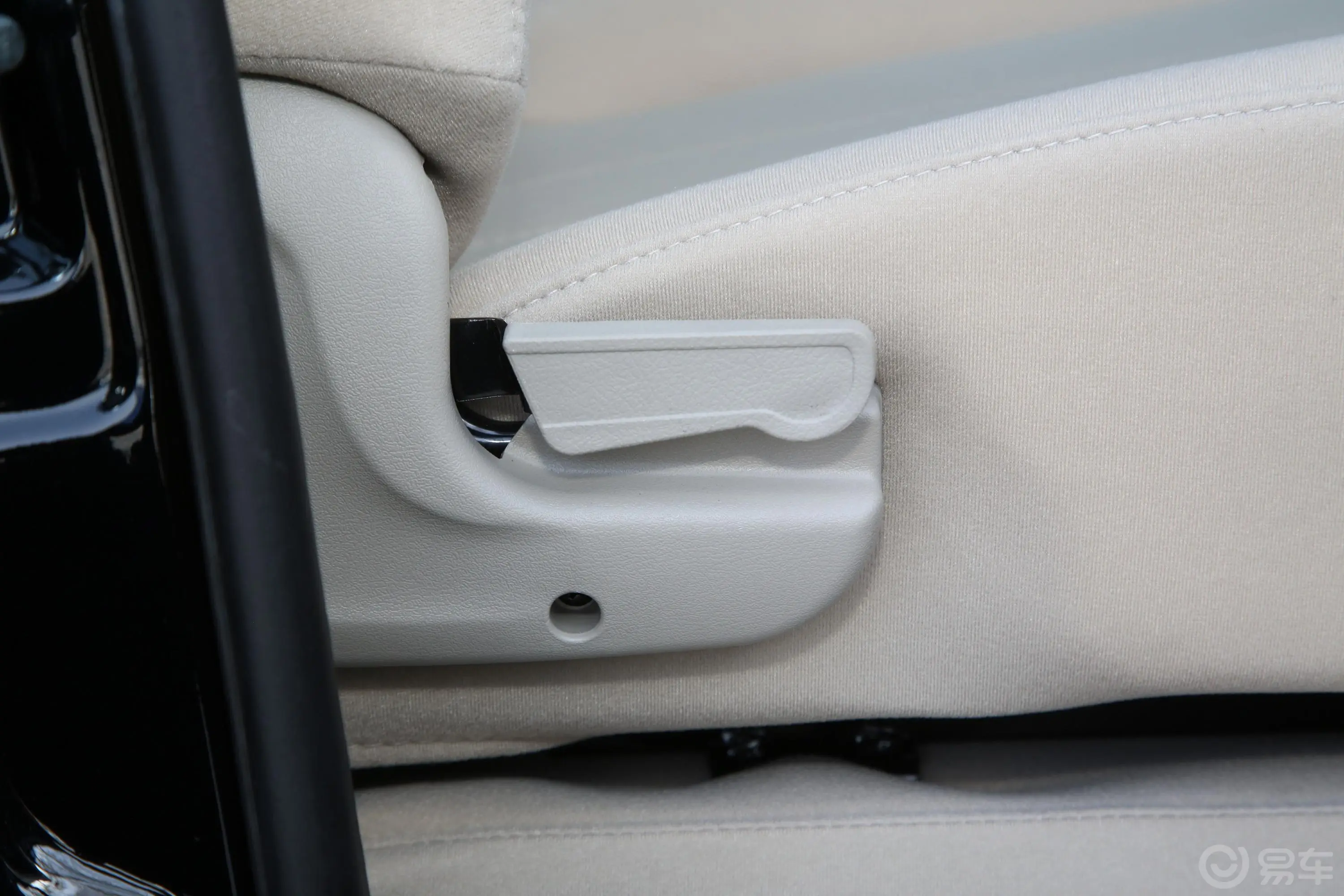 菱智M5L 1.6L 舒适型 7座副驾座椅调节