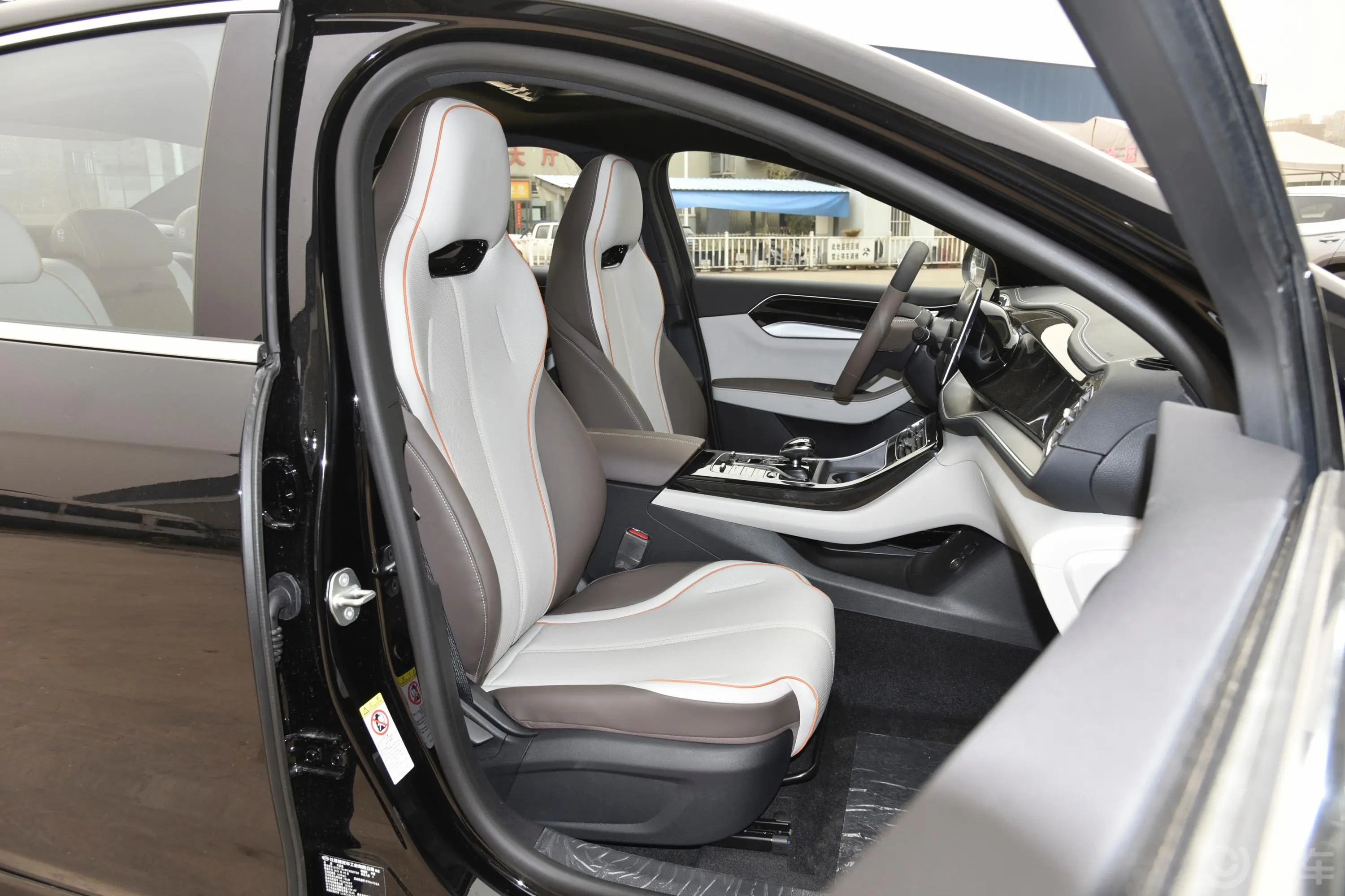 秦PLUS新能源DM-i 冠军版 1.5L 55km 超越型副驾驶座椅