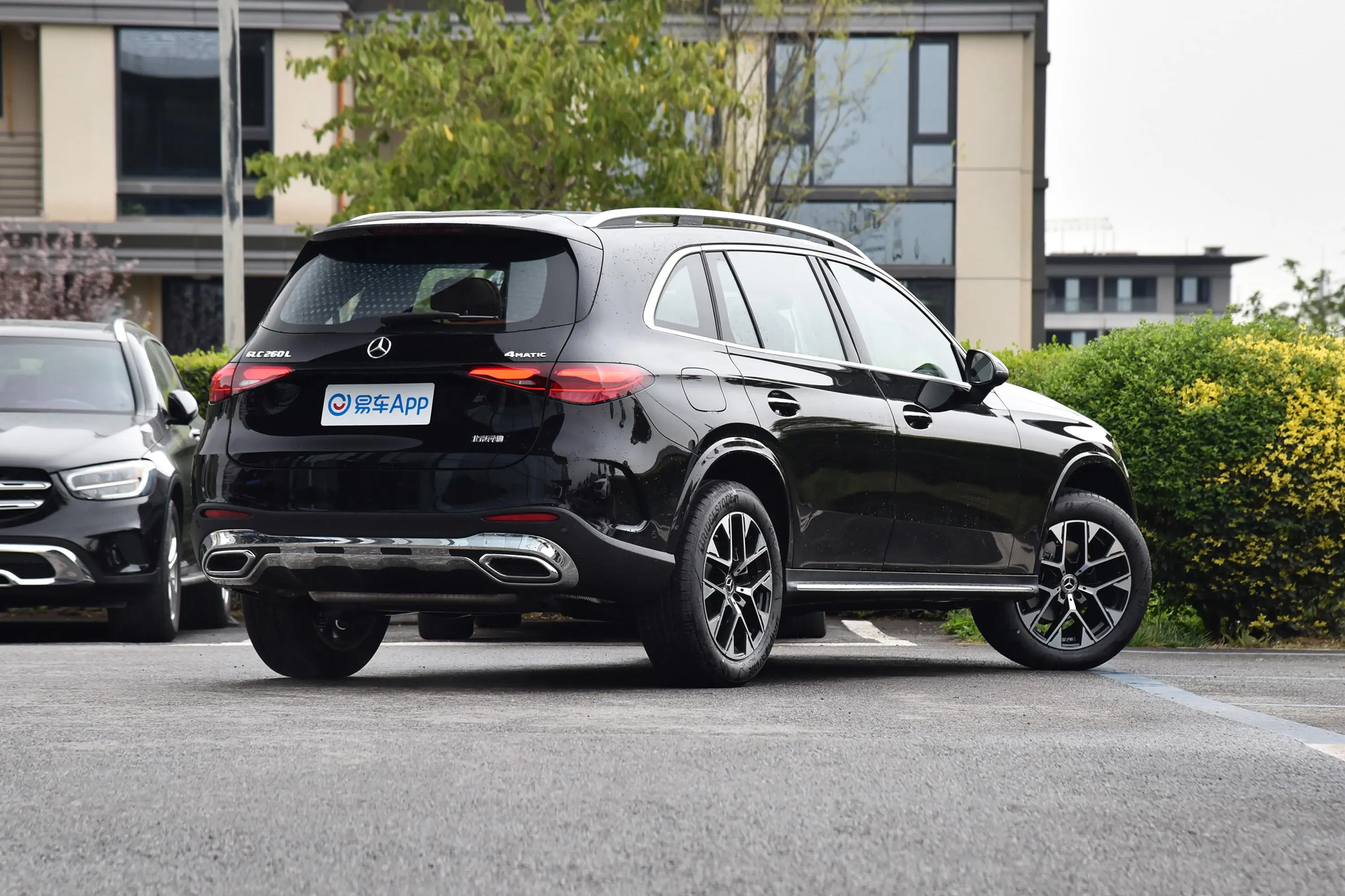 【奔驰GLCGLC 260 L 4MATIC 豪华型 7座侧后45度车头向右水平图片-汽车图片大全】-易车