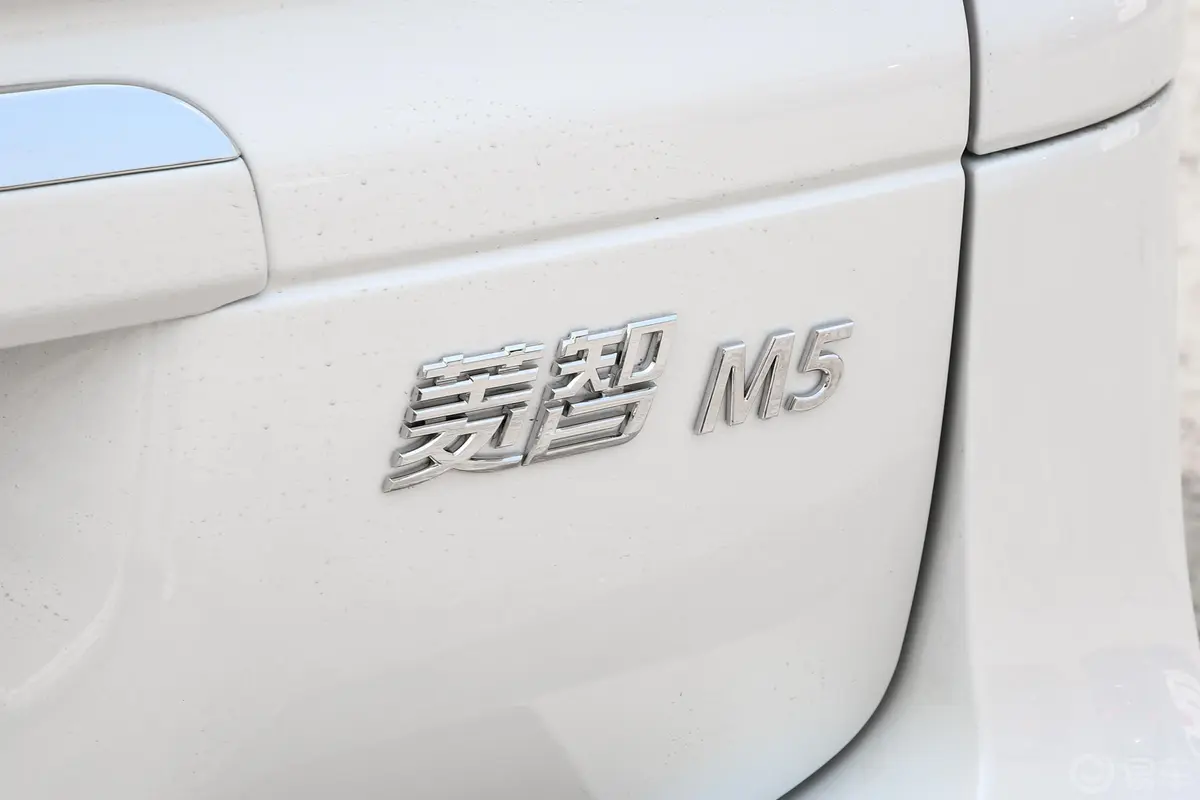 菱智M5L 1.6L 基本型 7座外观细节