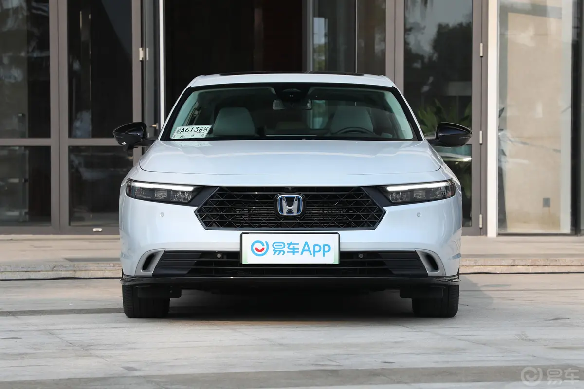 雅阁 e:PHEV2.0L 82km 旗舰版正前水平