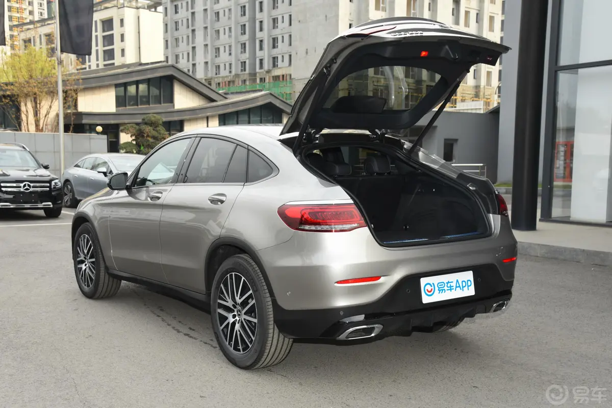 奔驰GLC轿跑GLC 260 4MATIC 轿跑SUV空间