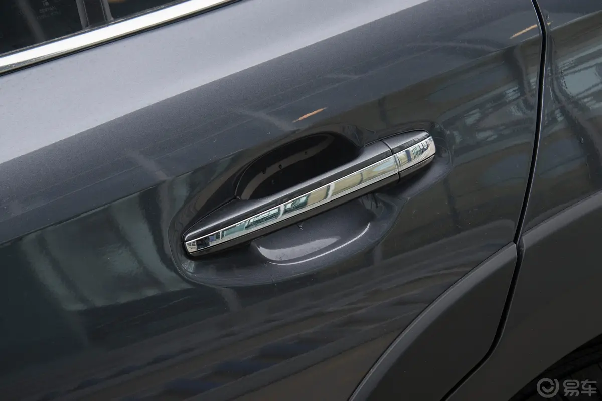 傲虎2.5i AWD探享版EyeSight驾驶员侧后门把手