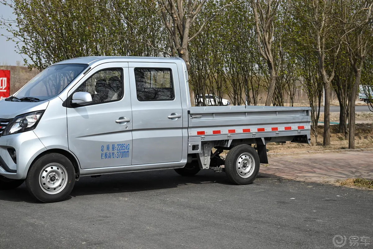 长安星卡1.5L 双排2.26米载货汽车舒适型外观细节