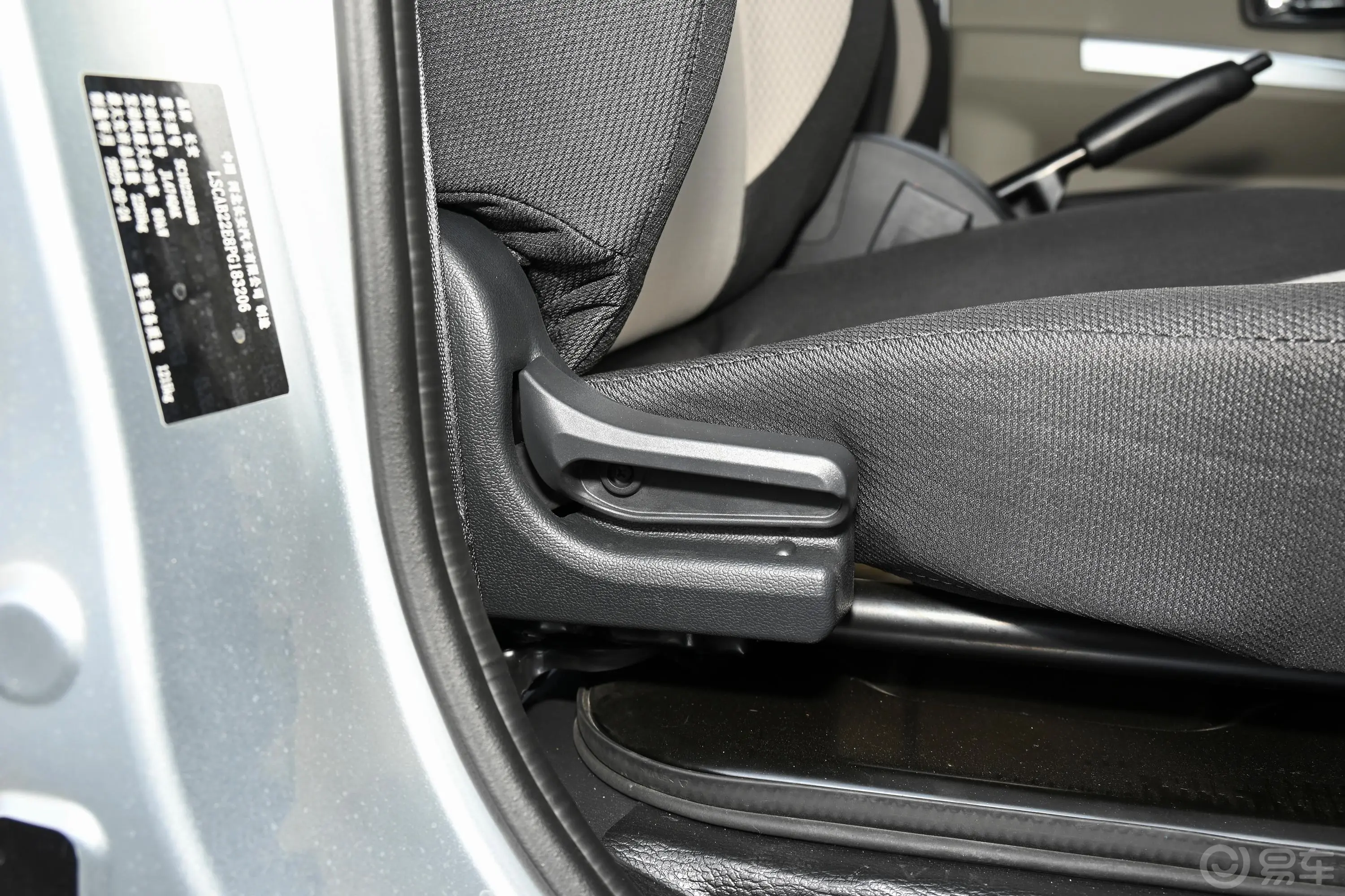 长安星卡1.5L 双排2.26米载货汽车舒适型副驾座椅调节