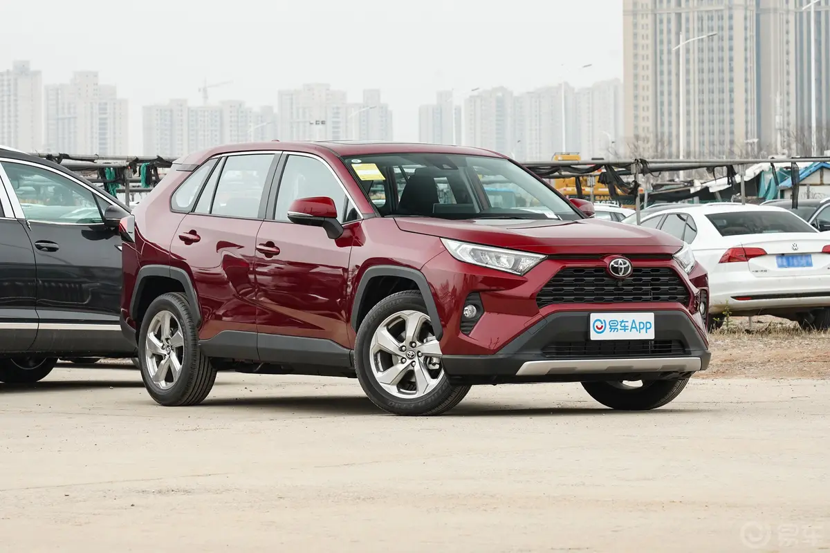 RAV4荣放2.0L CVT两驱风尚版侧前45度车头向左水平