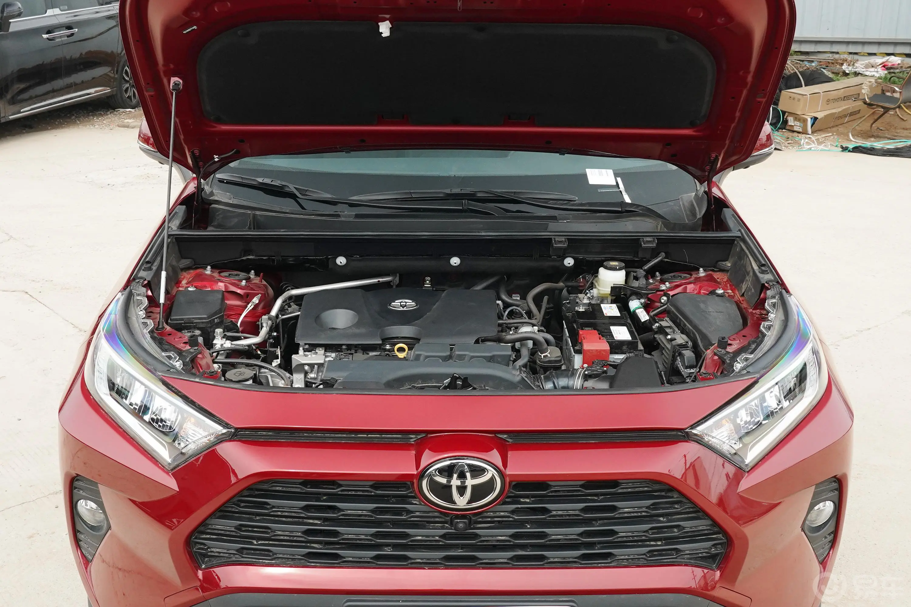 RAV4荣放2.0L CVT两驱风尚版发动机舱整体