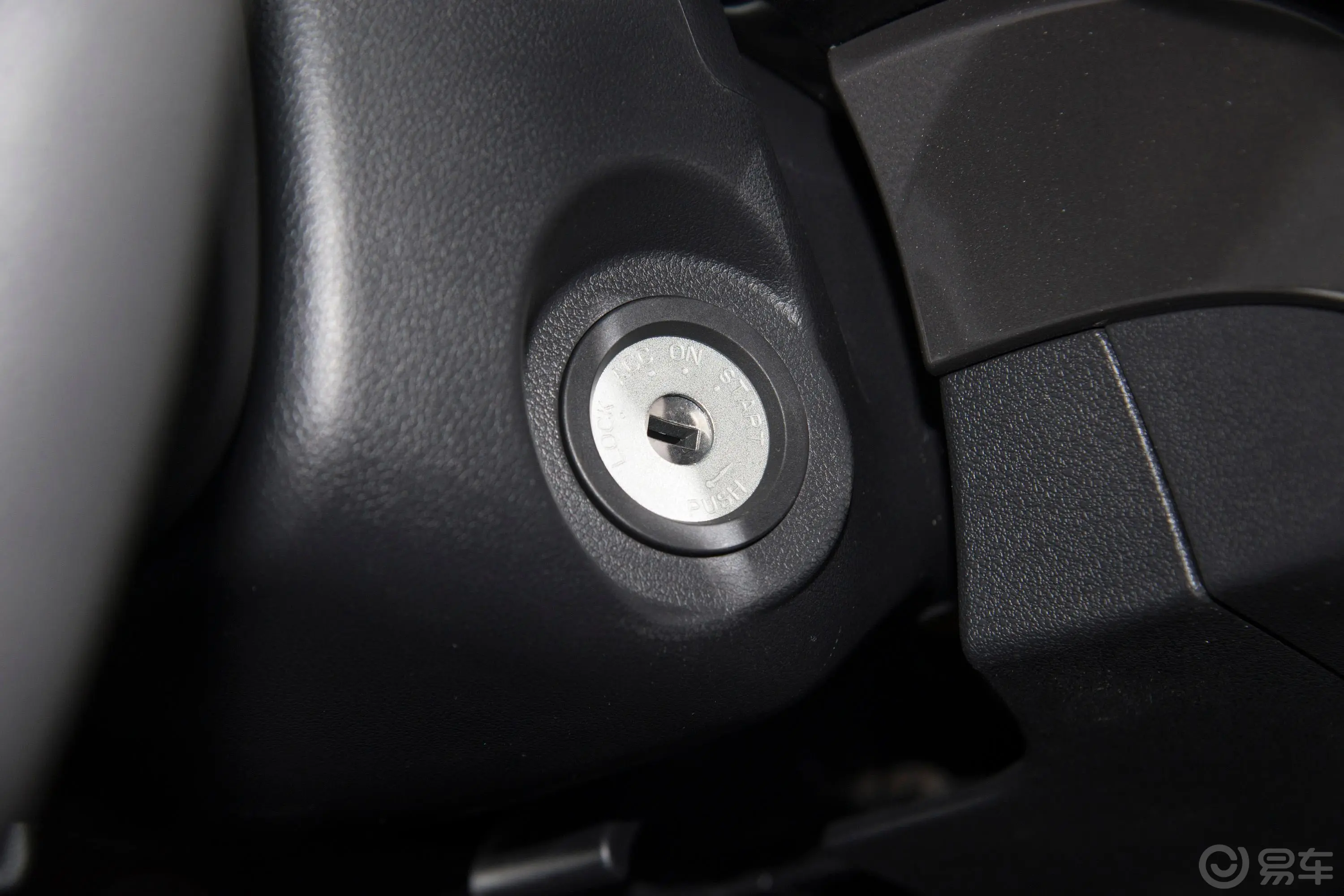 风骏52.4L 手动 小双 四驱 进取型 汽油钥匙孔或一键启动按键