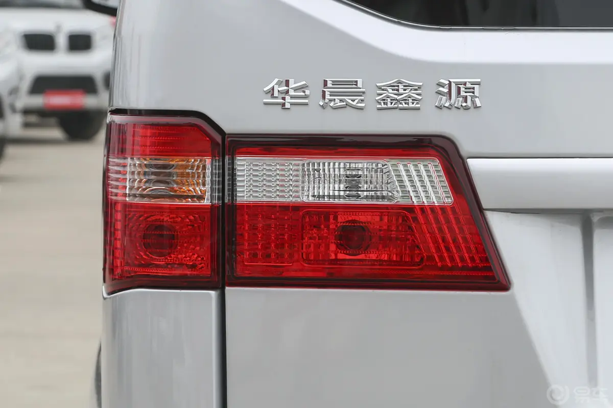 金杯小海狮X301.5L 客车超享型无空调版 5/6/7座外观灯组