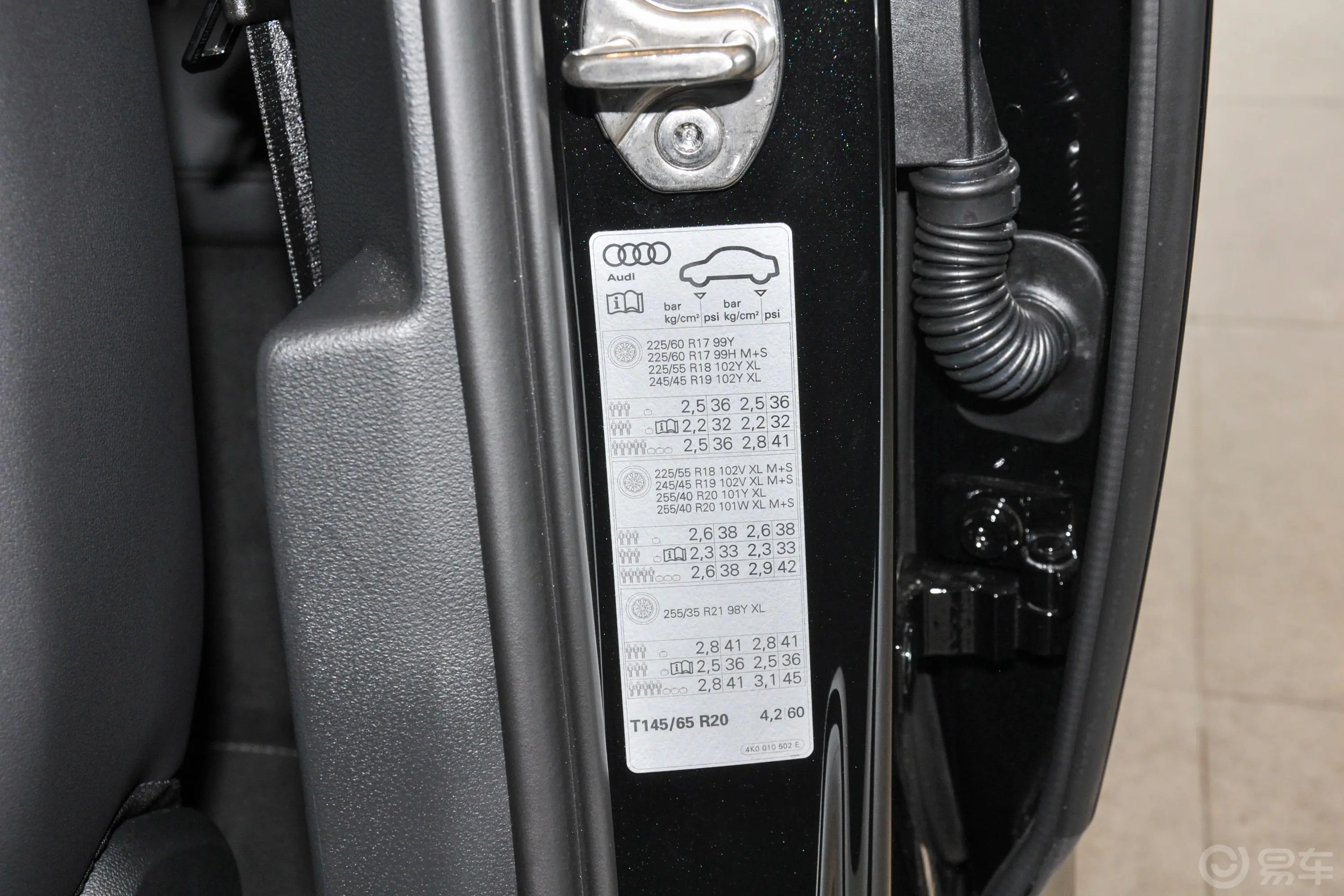 奥迪A6Avant 40 TFSI 豪华动感型胎压信息铭牌