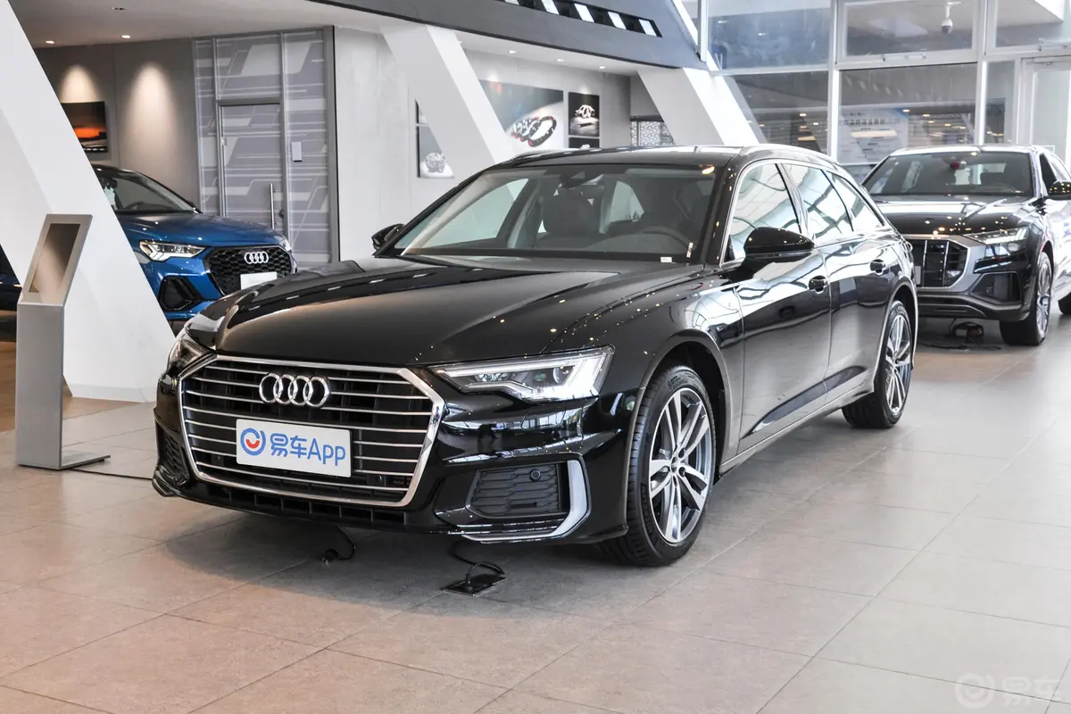 奥迪A6Avant 40 TFSI 豪华动感型侧前45度车头向左水平