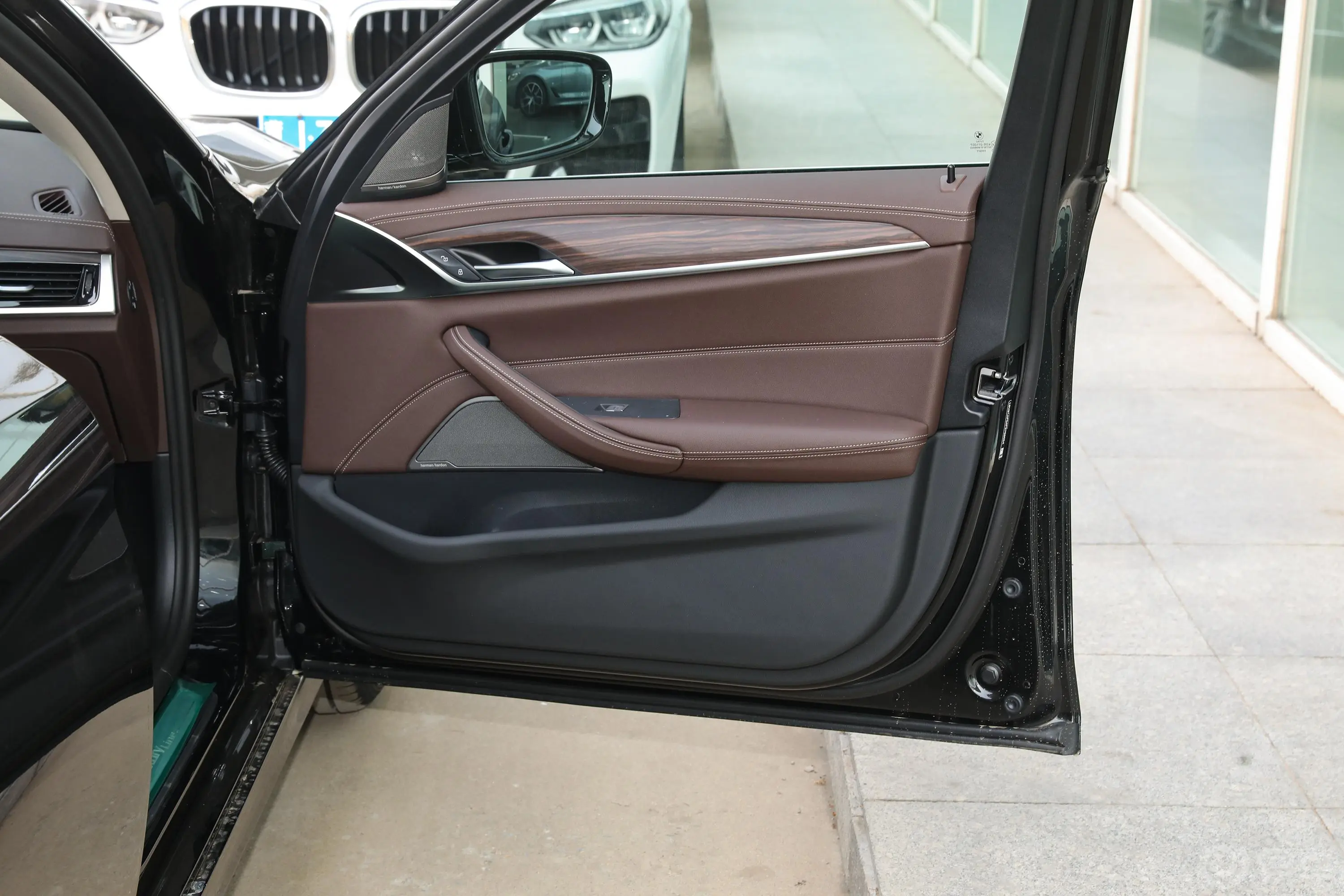 宝马5系530Li xDrive 豪华套装副驾驶位
