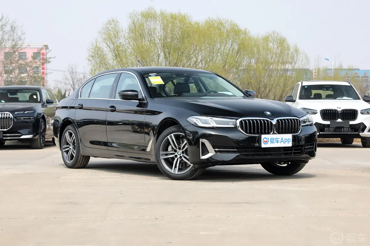 宝马5系530Li xDrive 豪华套装胎压信息铭牌