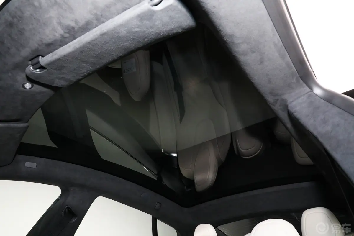 Model S672km Plaid版  三电机全轮驱动天窗内拍关闭