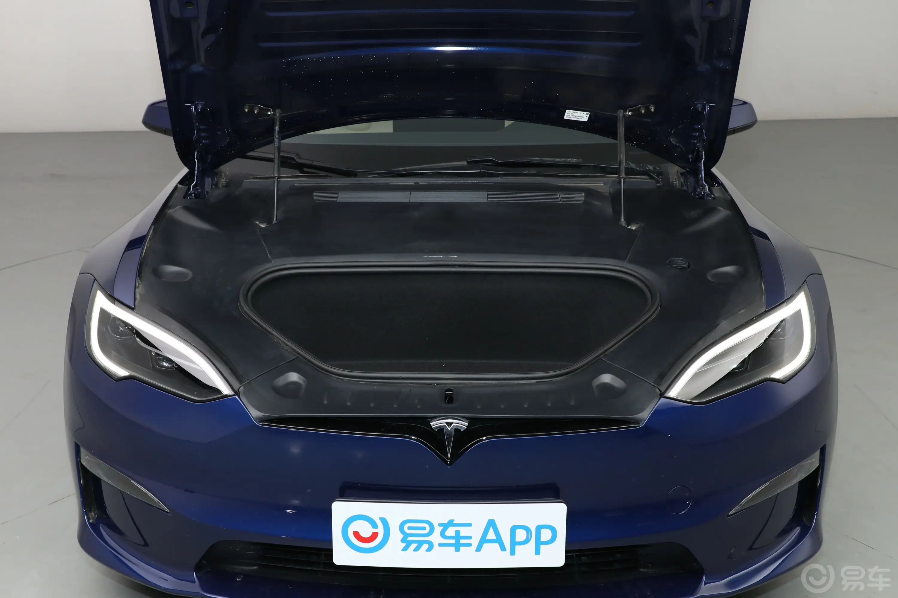 Model S672km Plaid版  三电机全轮驱动发动机舱整体