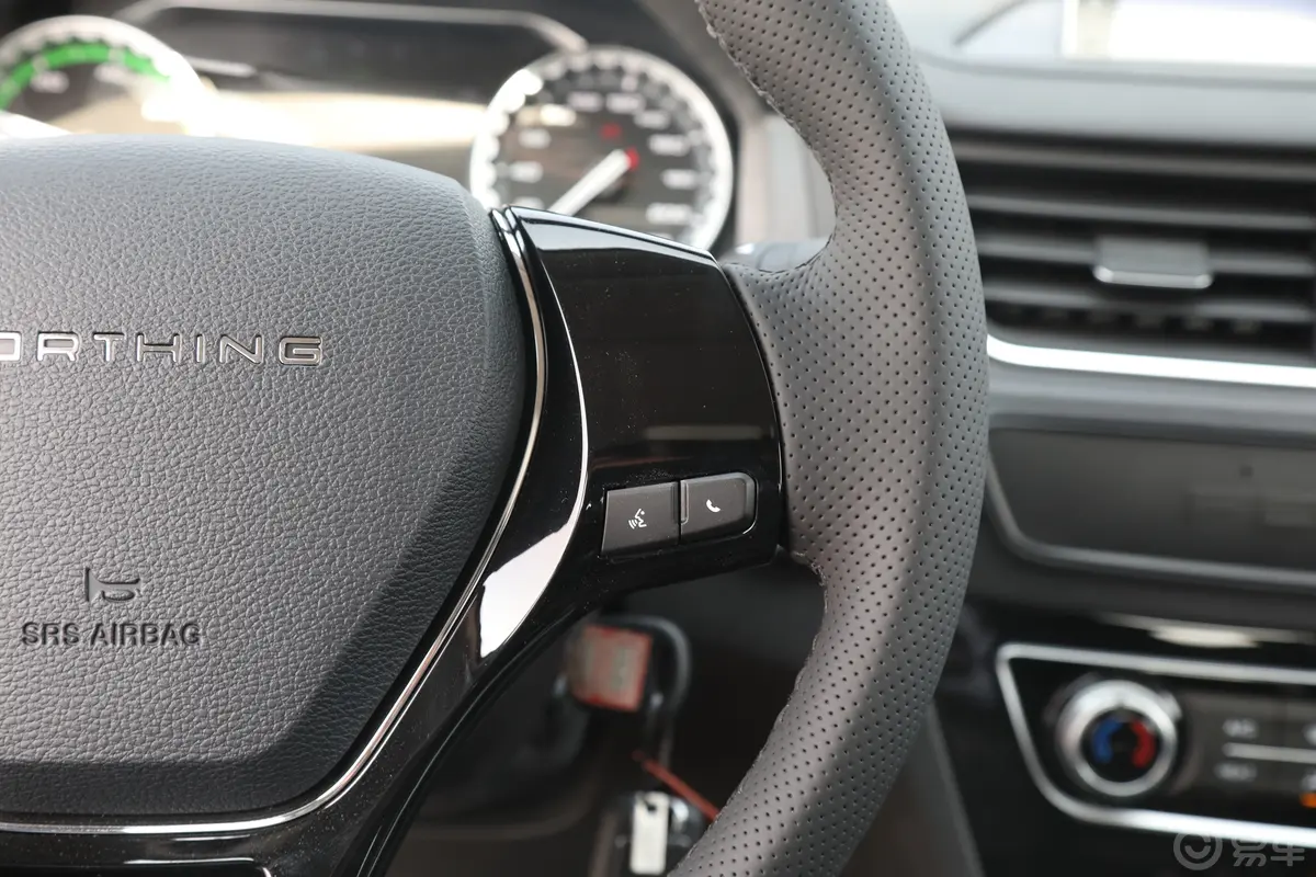 风行S50 EV换电版右侧方向盘功能按键