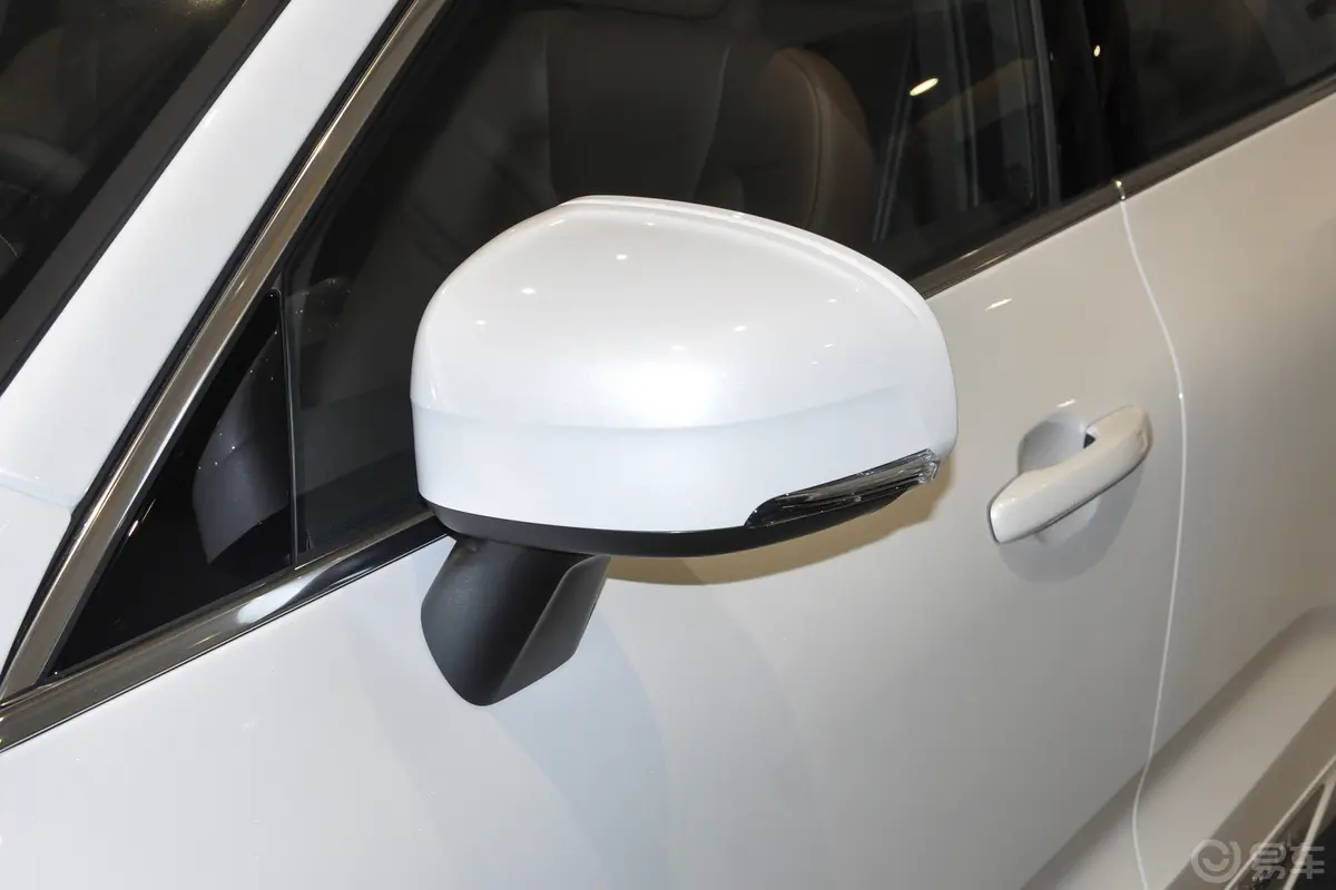沃尔沃XC60新能源T8 长续航 智远豪华乐享版主驾驶后视镜背面