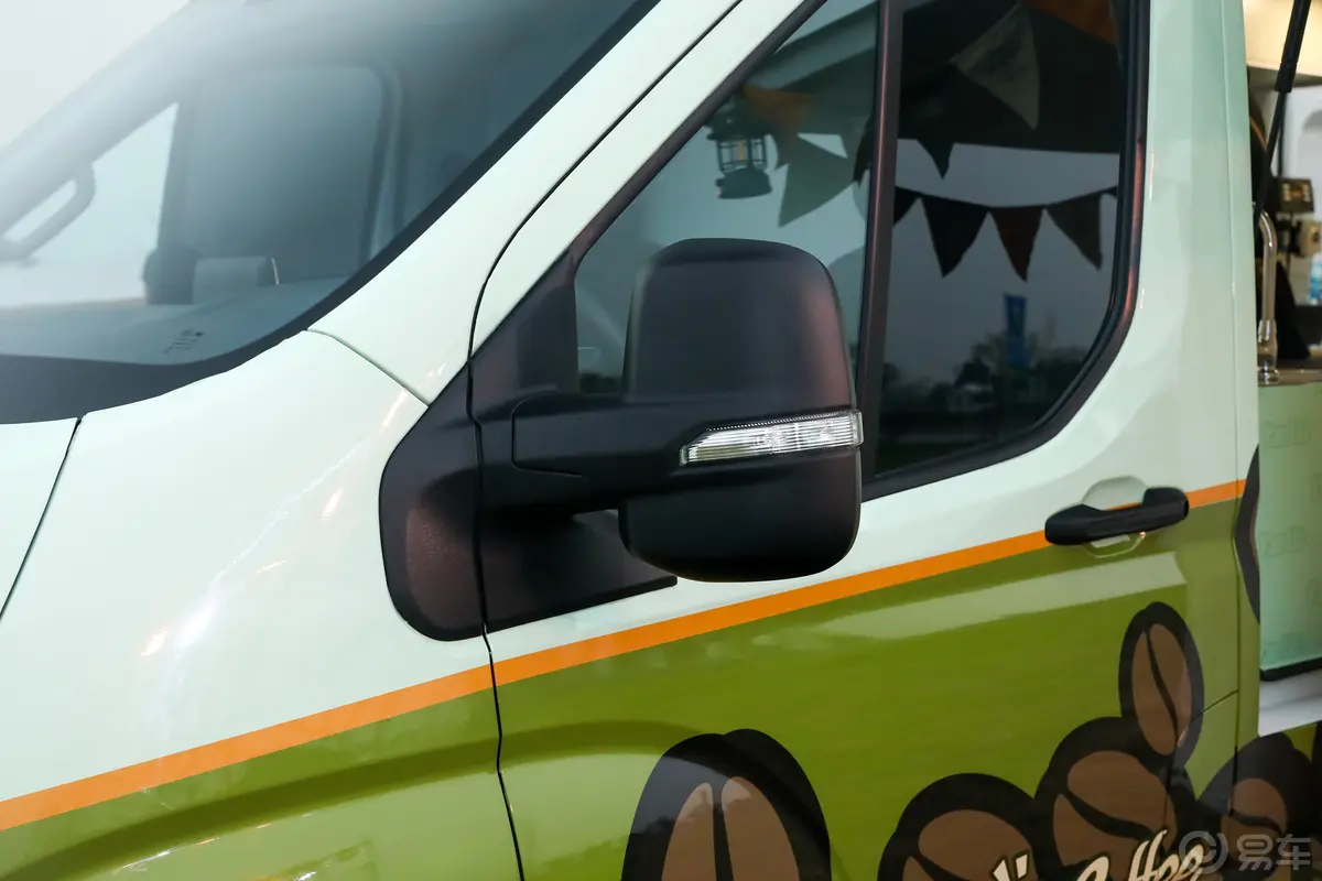 新途V90定制版 2.0T 自动咖啡车主驾驶后视镜背面
