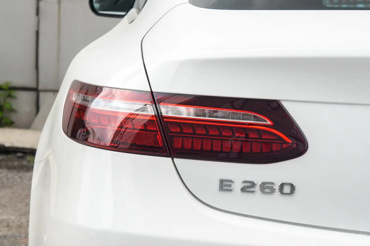 奔驰E级(进口)E 260 4MATIC 轿跑车外观灯组