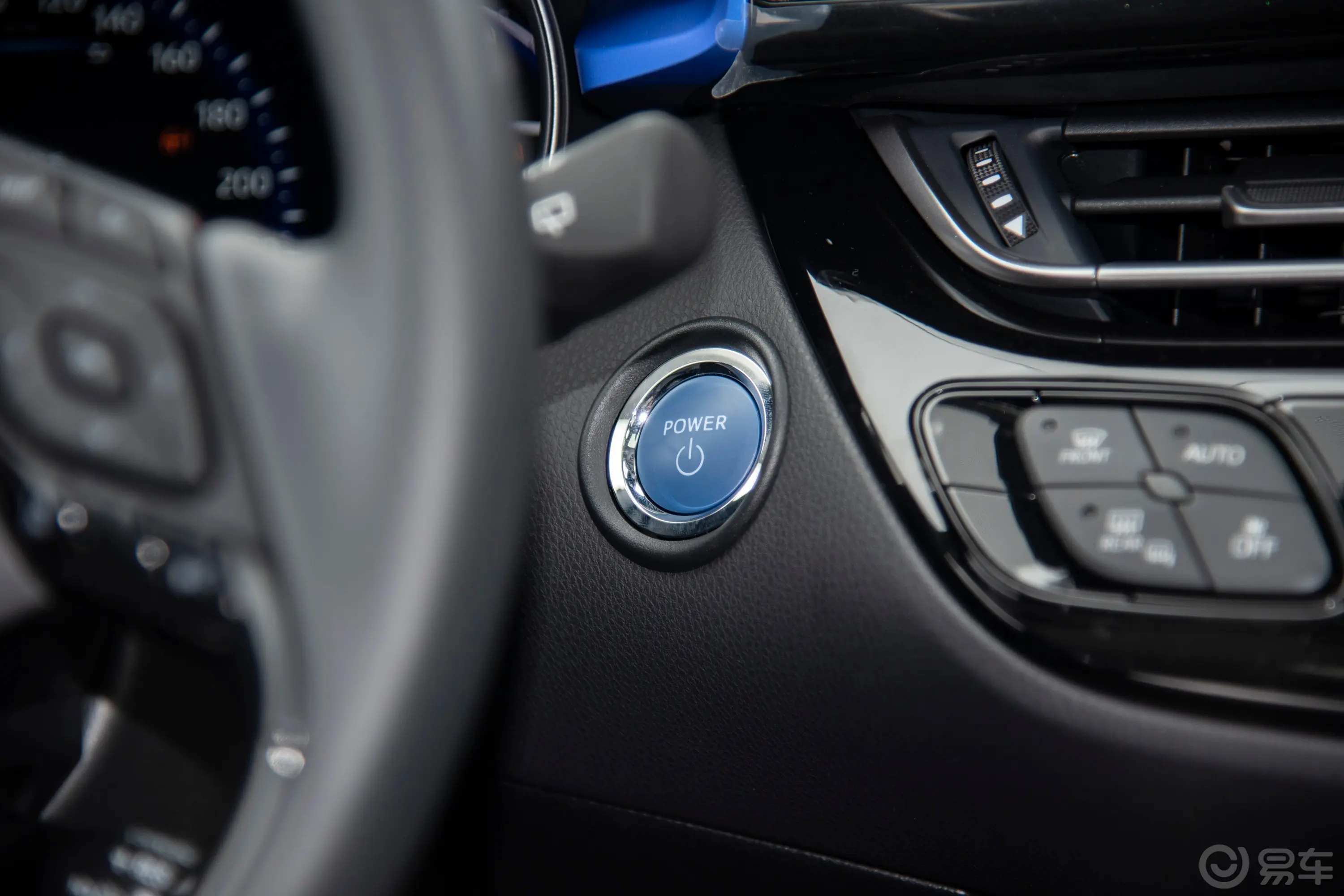 丰田C-HR双擎 2.0L 豪华版钥匙孔或一键启动按键