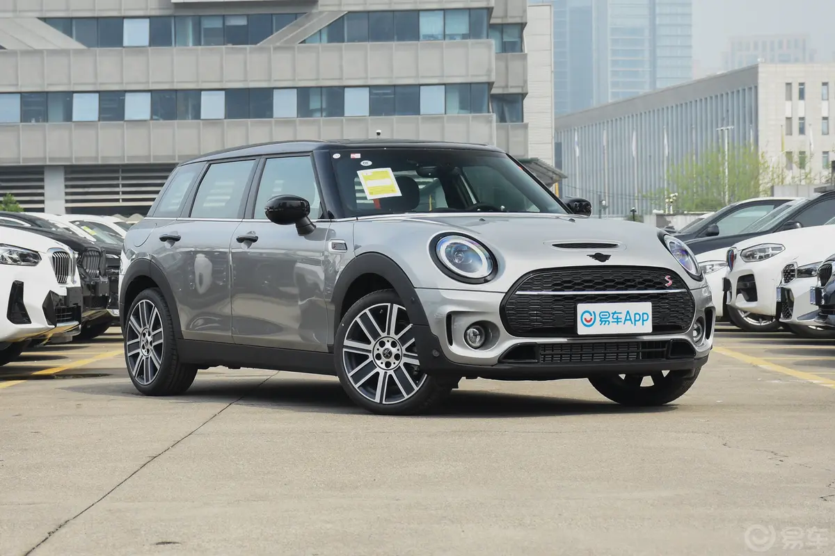 MINI CLUBMAN改款 2.0T COOPER S 鉴赏家侧前45度车头向右水平