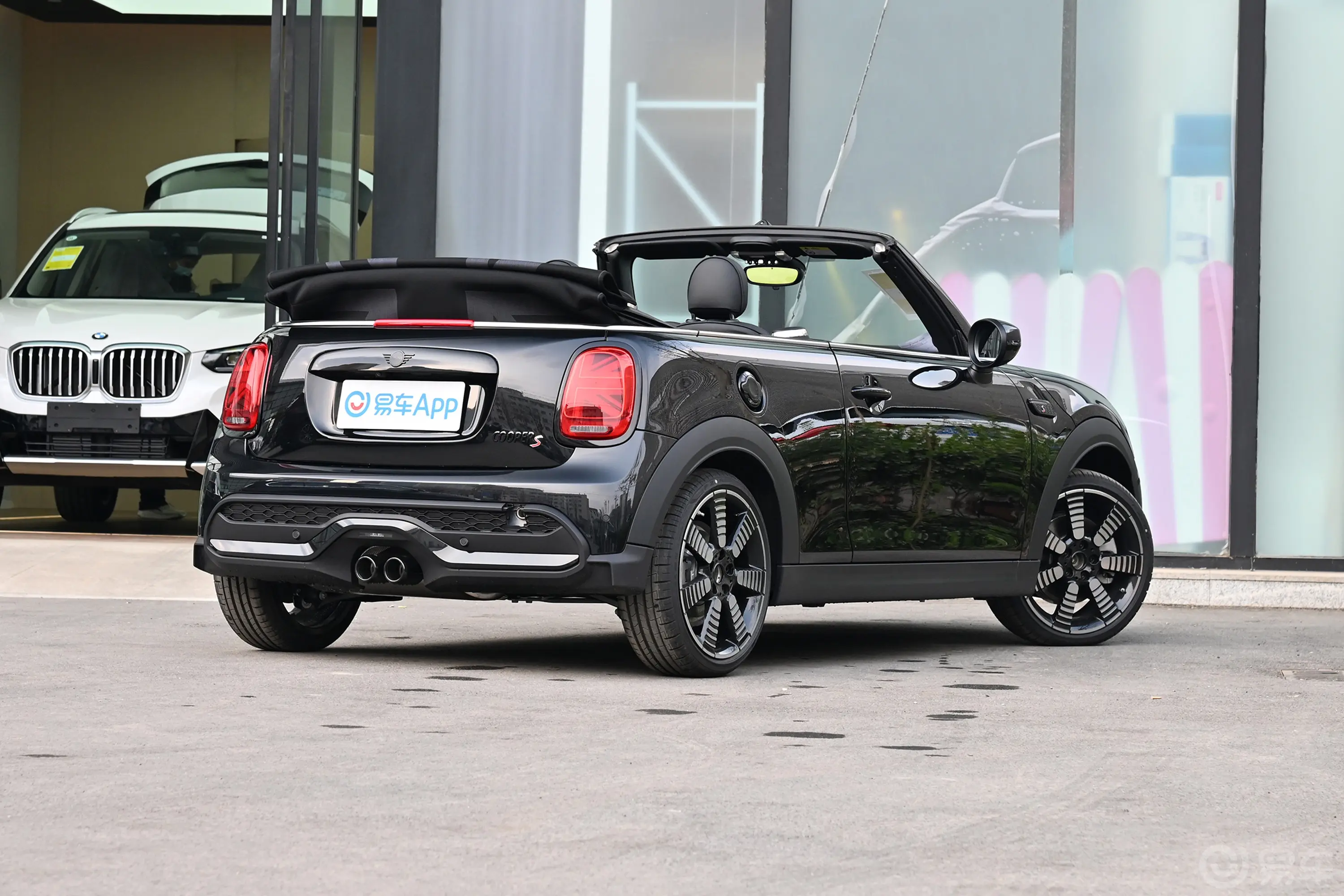 MINI CABRIO改款 2.0T COOPER S CABRIO 艺术家敞篷状态