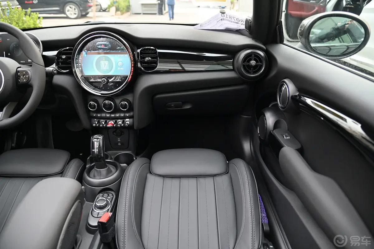 MINI CABRIO改款 2.0T COOPER S CABRIO 艺术家副驾驶位区域